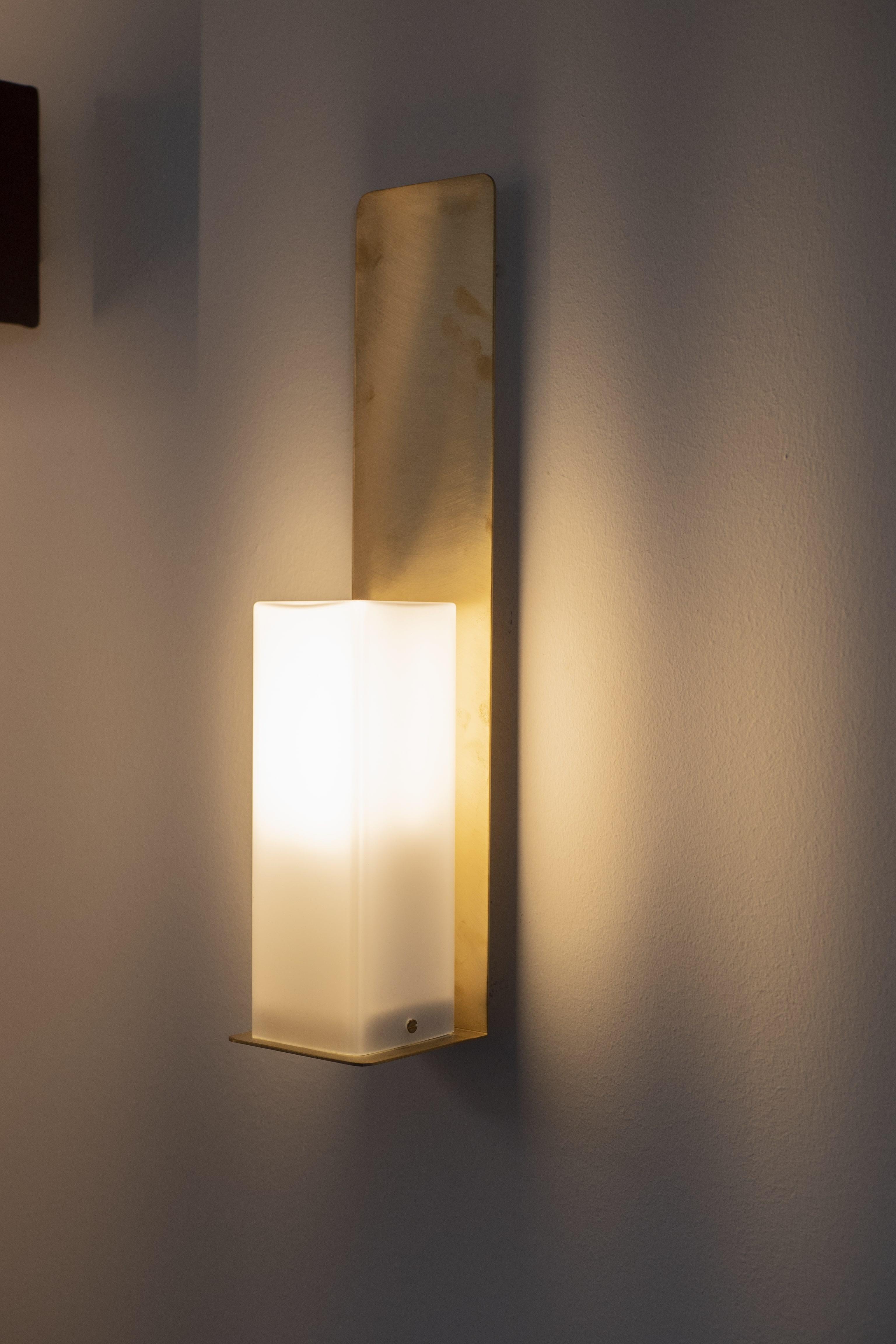 Solid Brass Contemporary-Modern Wall Light Handcrafted in Italy For Sale 1