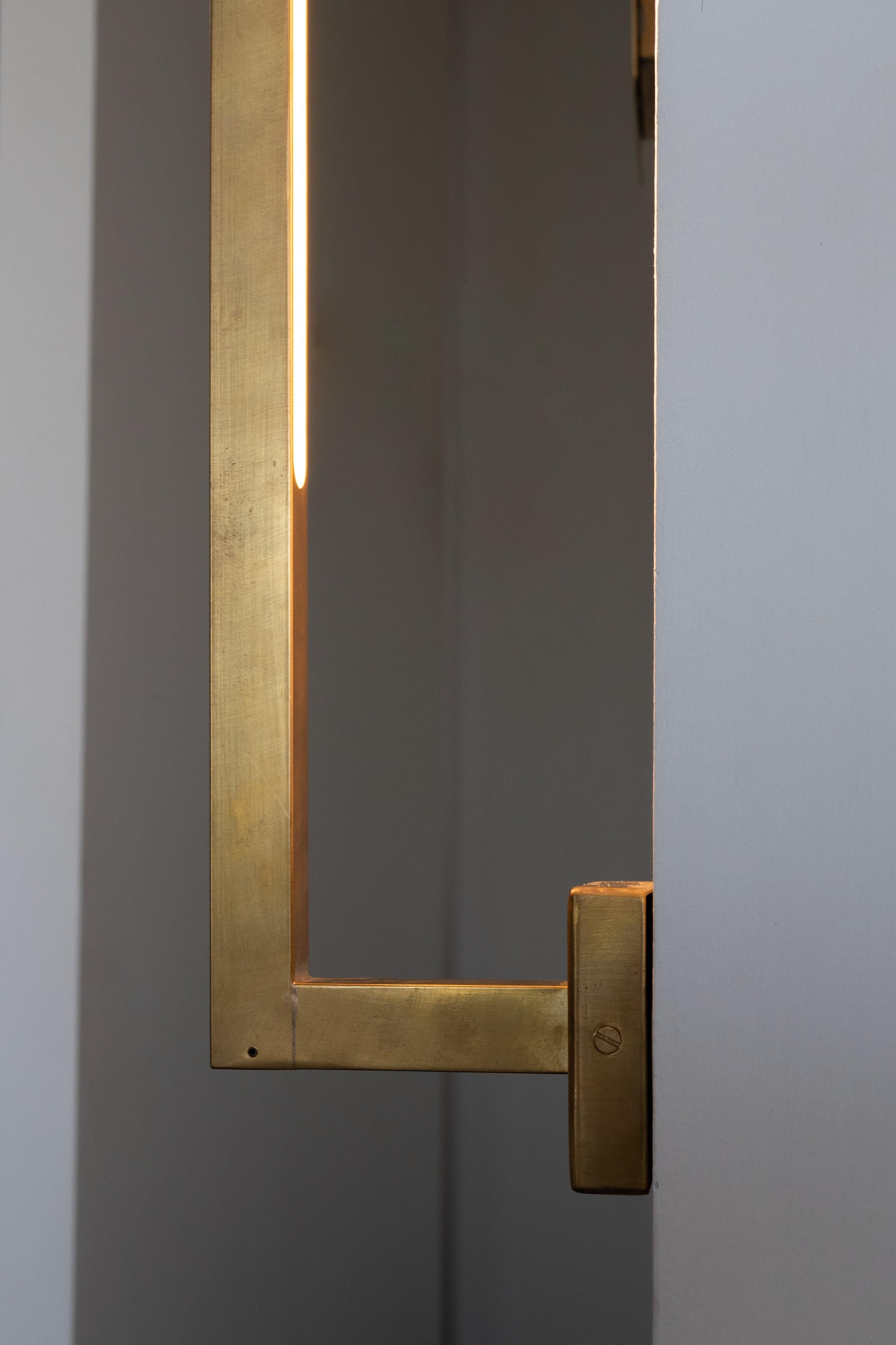 Solid Brass Contemporary-Modern Wall Light Handcrafted in Italy For Sale 1