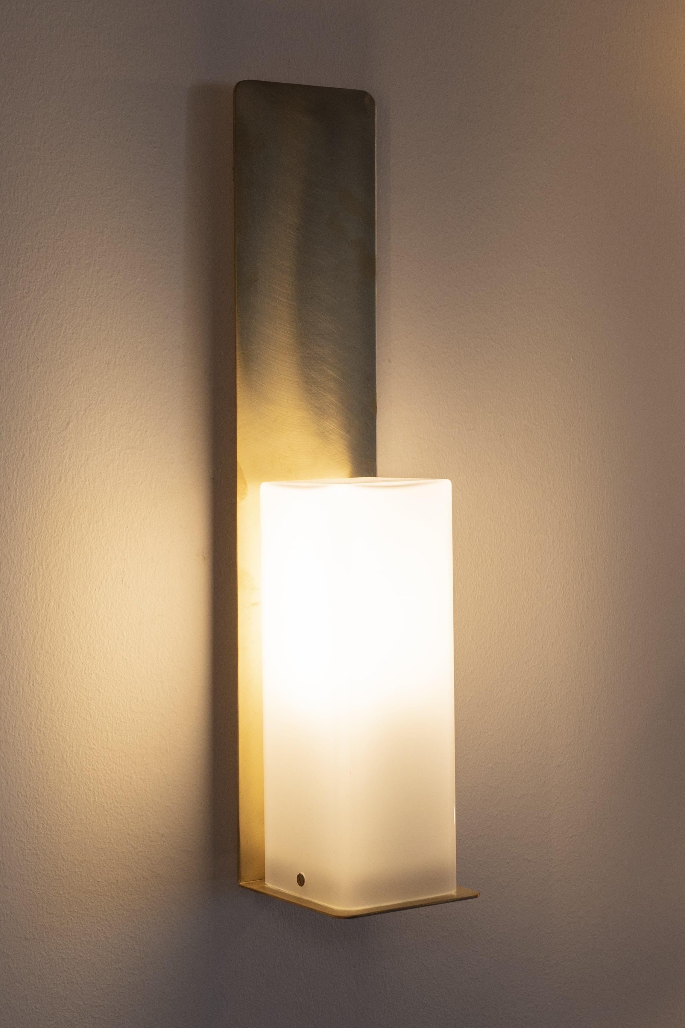 Massives Messing Contemporary-Modern Wall Light Handcrafted in Italy im Angebot 2
