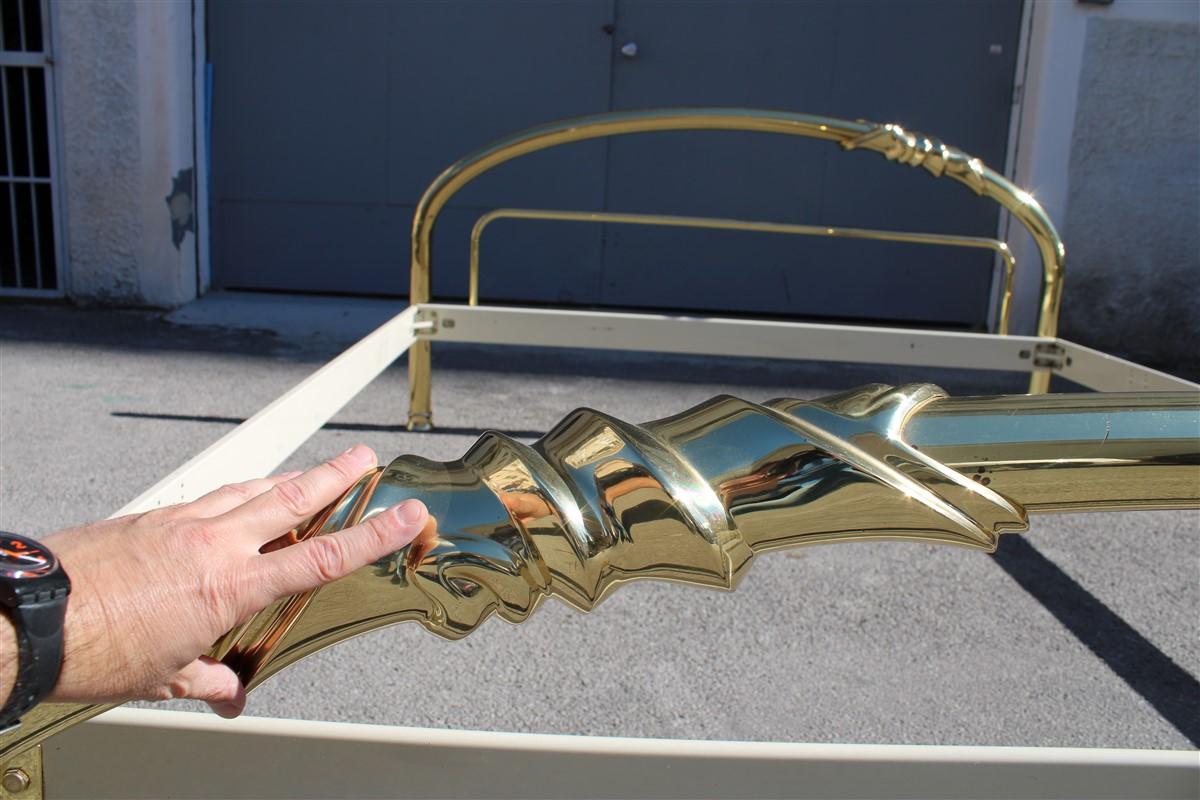 Solid Brass Curved Bed Italian Design 1970s Lipparini Made in Italy Gold For Sale 2