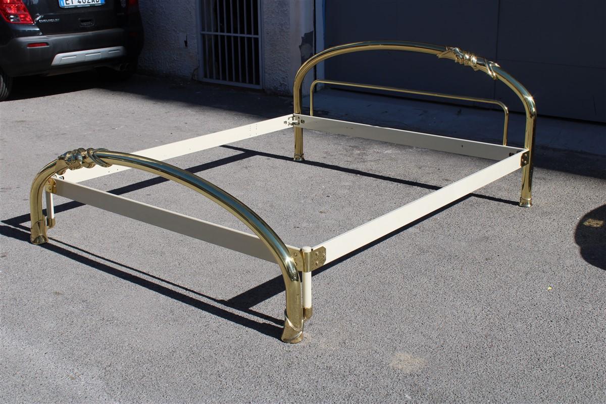 Solid Brass Curved Bed Italian Design 1970s Lipparini Made in Italy Gold For Sale 6