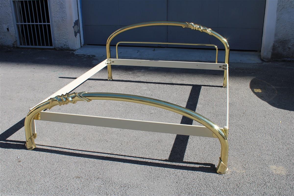 Solid Brass Curved Bed Italian Design 1970s Lipparini Made in Italy Gold For Sale 12