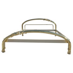 Retro Solid Brass Curved Bed Italian Design 1970s Lipparini Made in Italy Gold