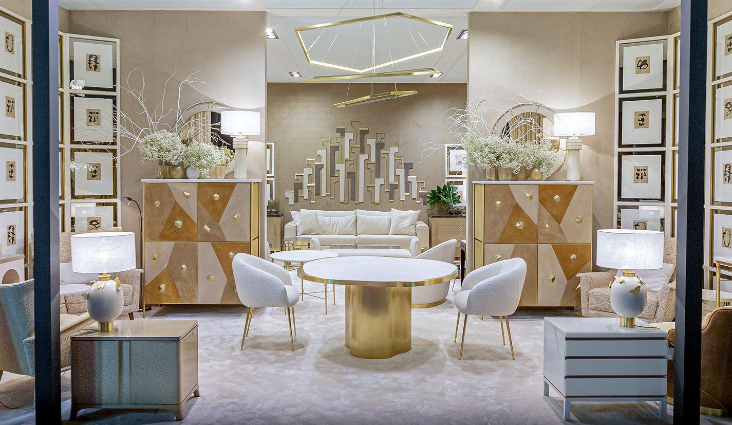 Moderne Ensemble de salle à manger en laiton massif - Table en marbre avec base festonnée + 4 chaises en bouclé ivoire en vente