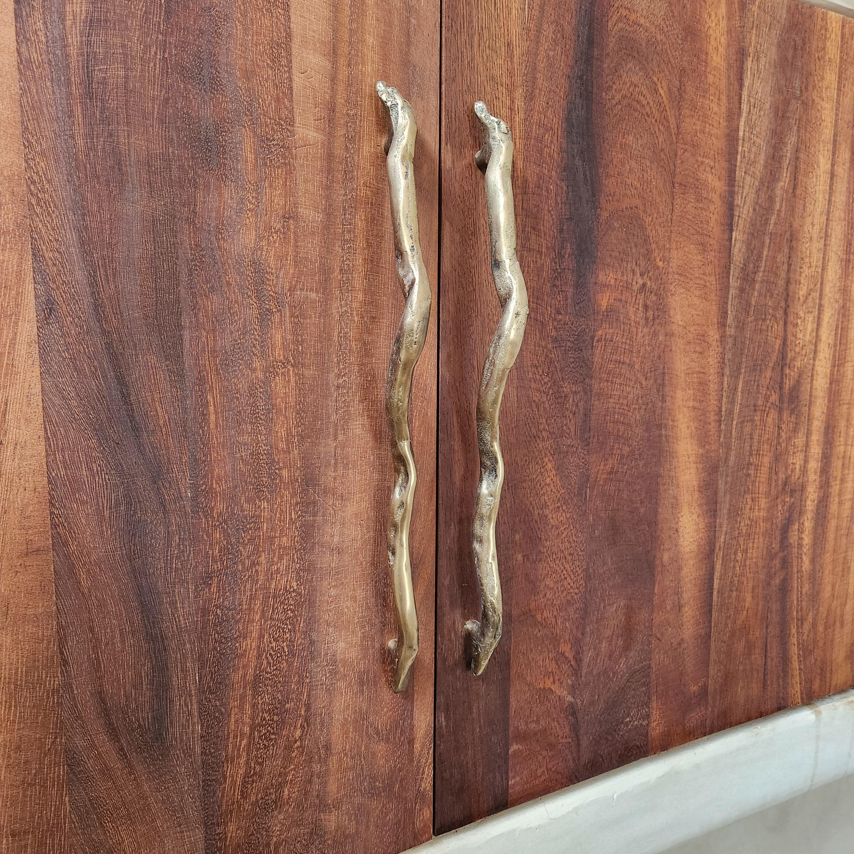 Hand-Crafted PT/E/01 Solid brass drawer handle from the Earth Prints Collection  36 cm For Sale