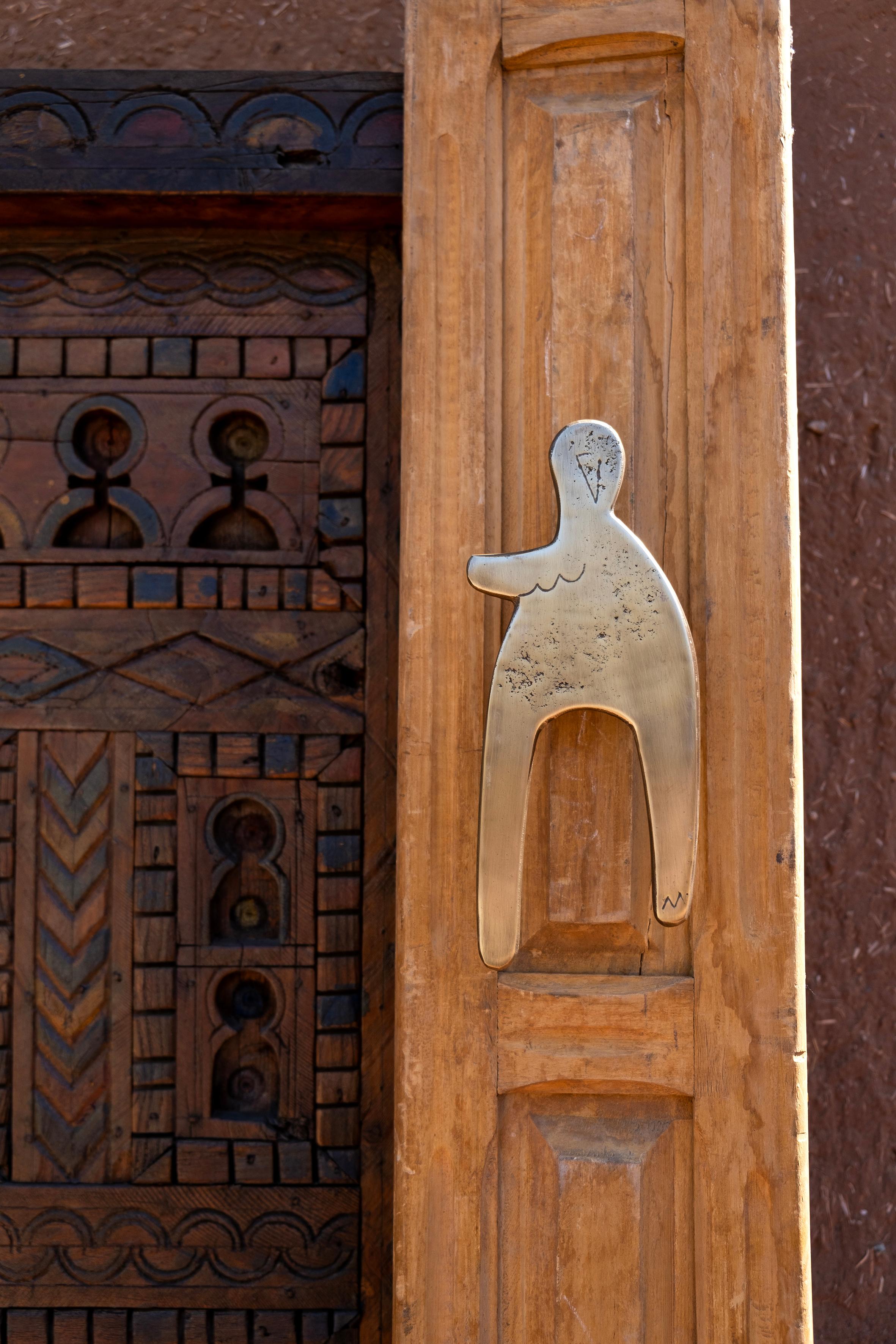 Forged Co-Created solid brass door pull 22 x 9 cm Open Manifest Collection For Sale