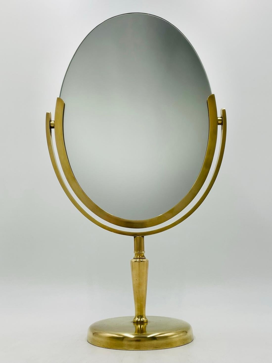 Américain Miroir de courtoisie à deux faces en laiton massif par Charles Hollis Jones, États-Unis, années 1970 en vente