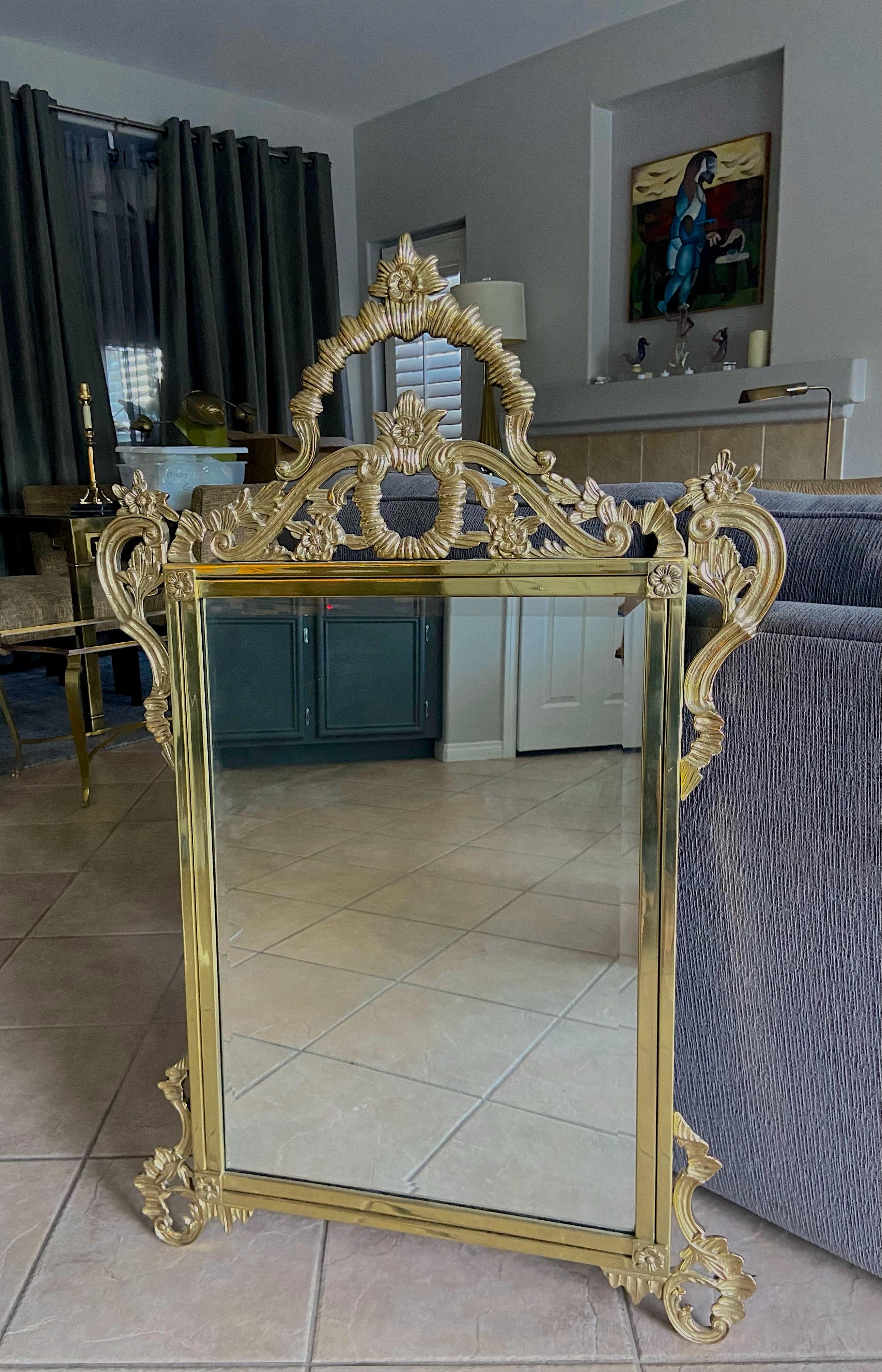 Miroir mural rocococo français en laiton massif en vente 10
