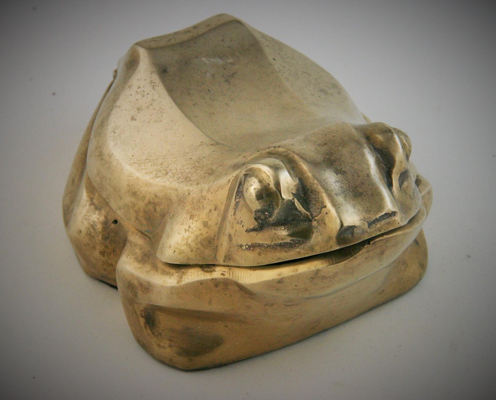 8-262 solid brass frog trinket box with black felt liner.