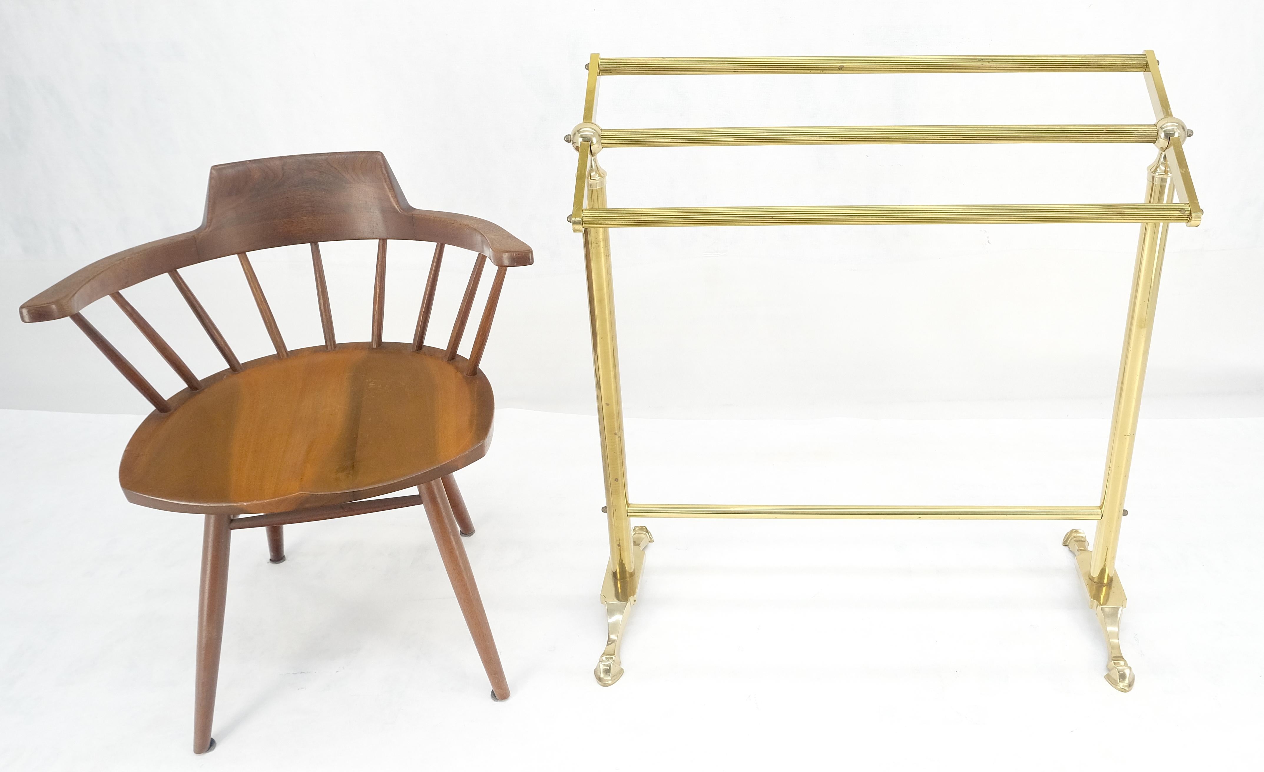 Italiano Porta asciugamani in ottone massiccio in stile zoccolo moderno del Mid Century MINT in vendita