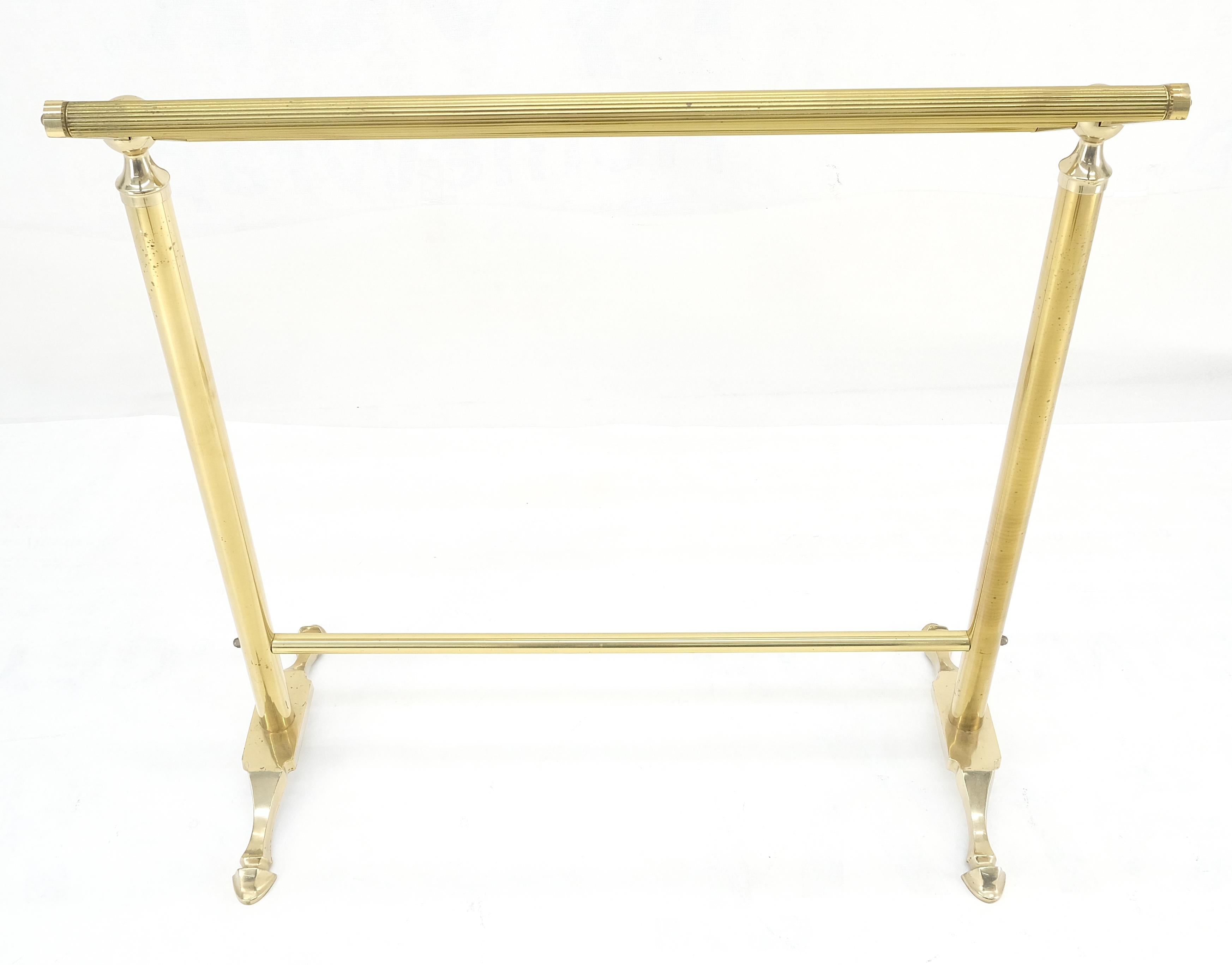 Porta asciugamani in ottone massiccio in stile zoccolo moderno del Mid Century MINT in vendita 2