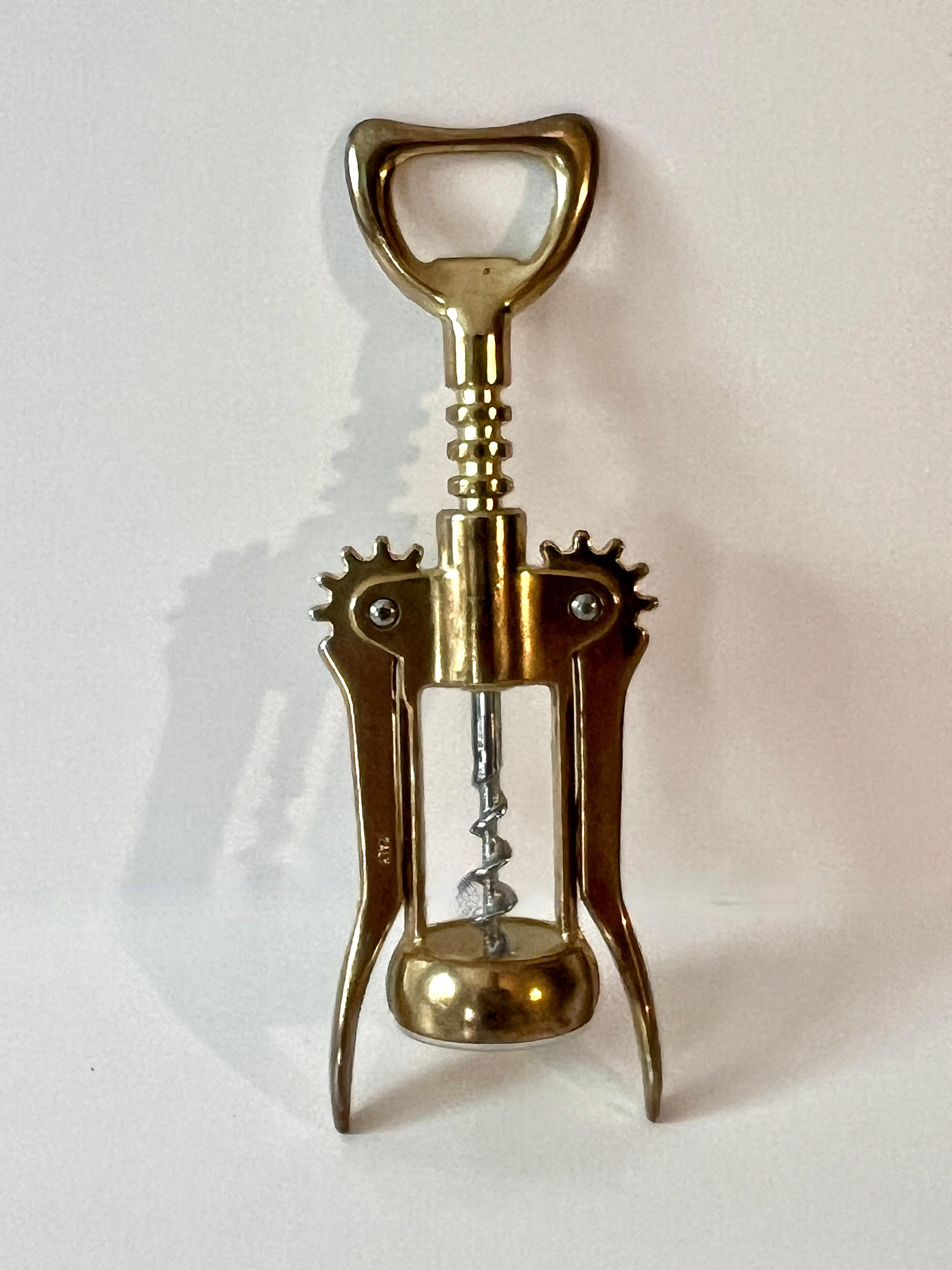 Ottone Apribottiglie italiano in ottone massiccio. in vendita