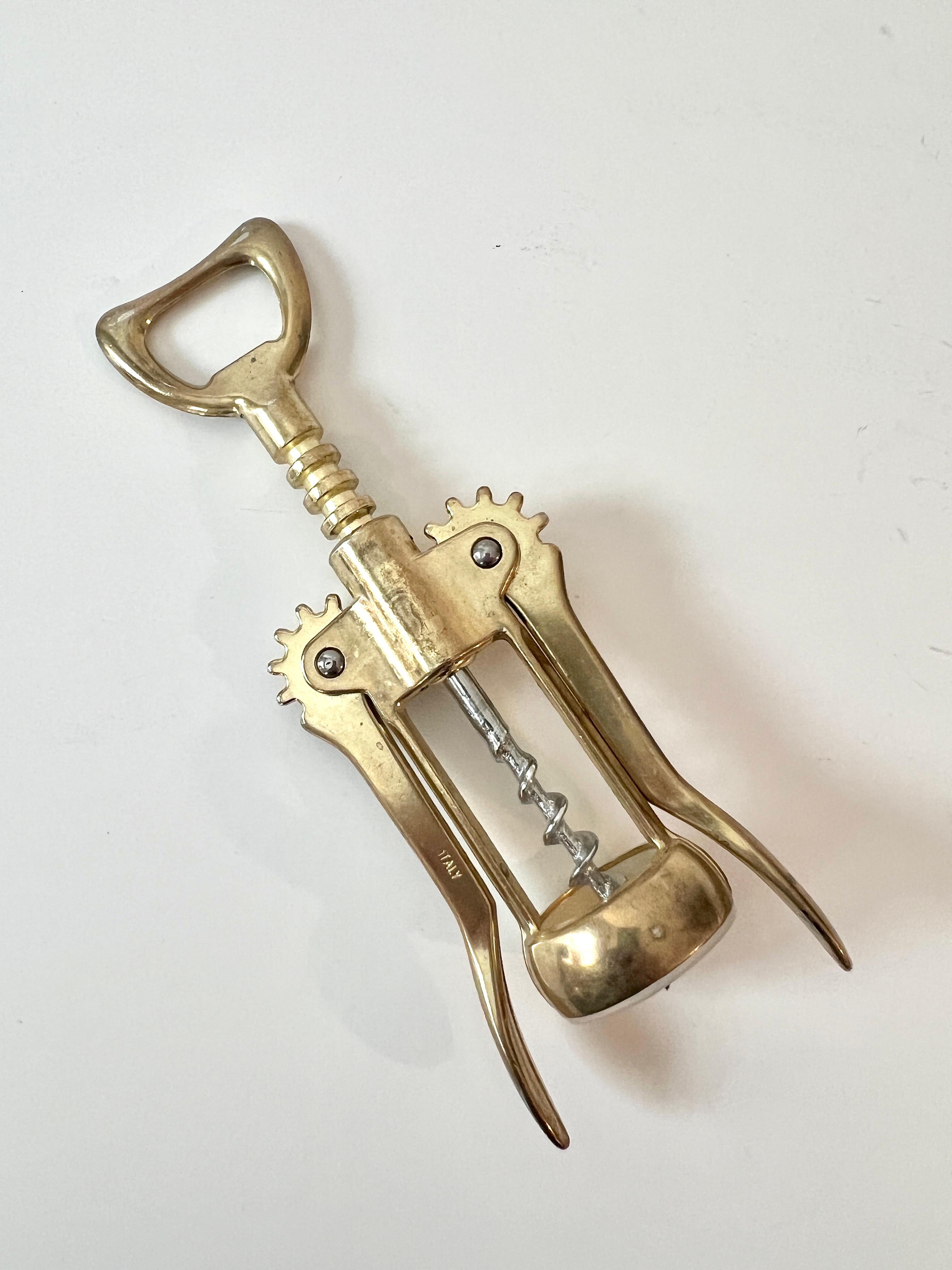 Apribottiglie italiano in ottone massiccio. in vendita 1