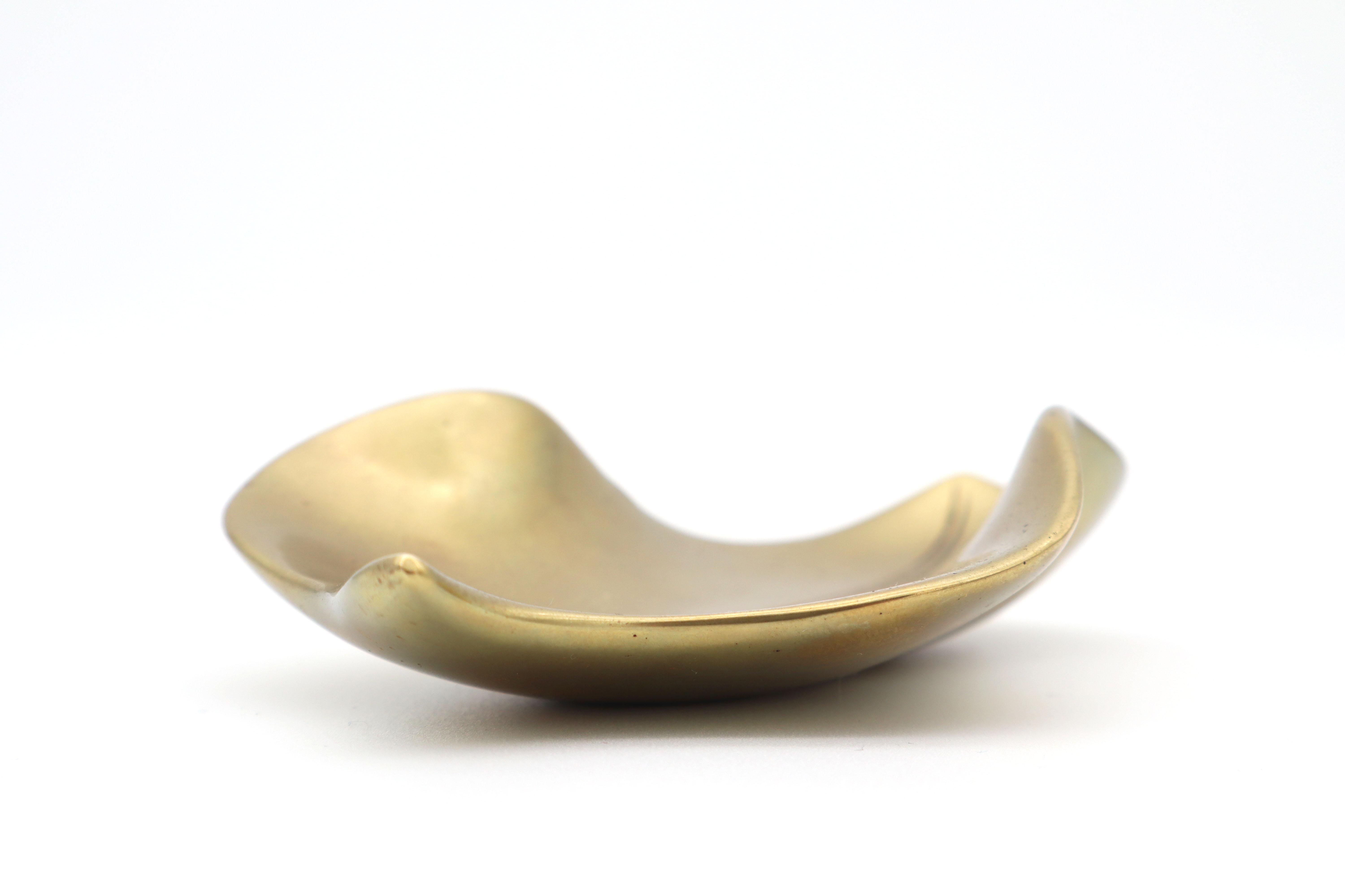 Solid Brass Leaf Ashtray by Auböck, 1950 For Sale 1