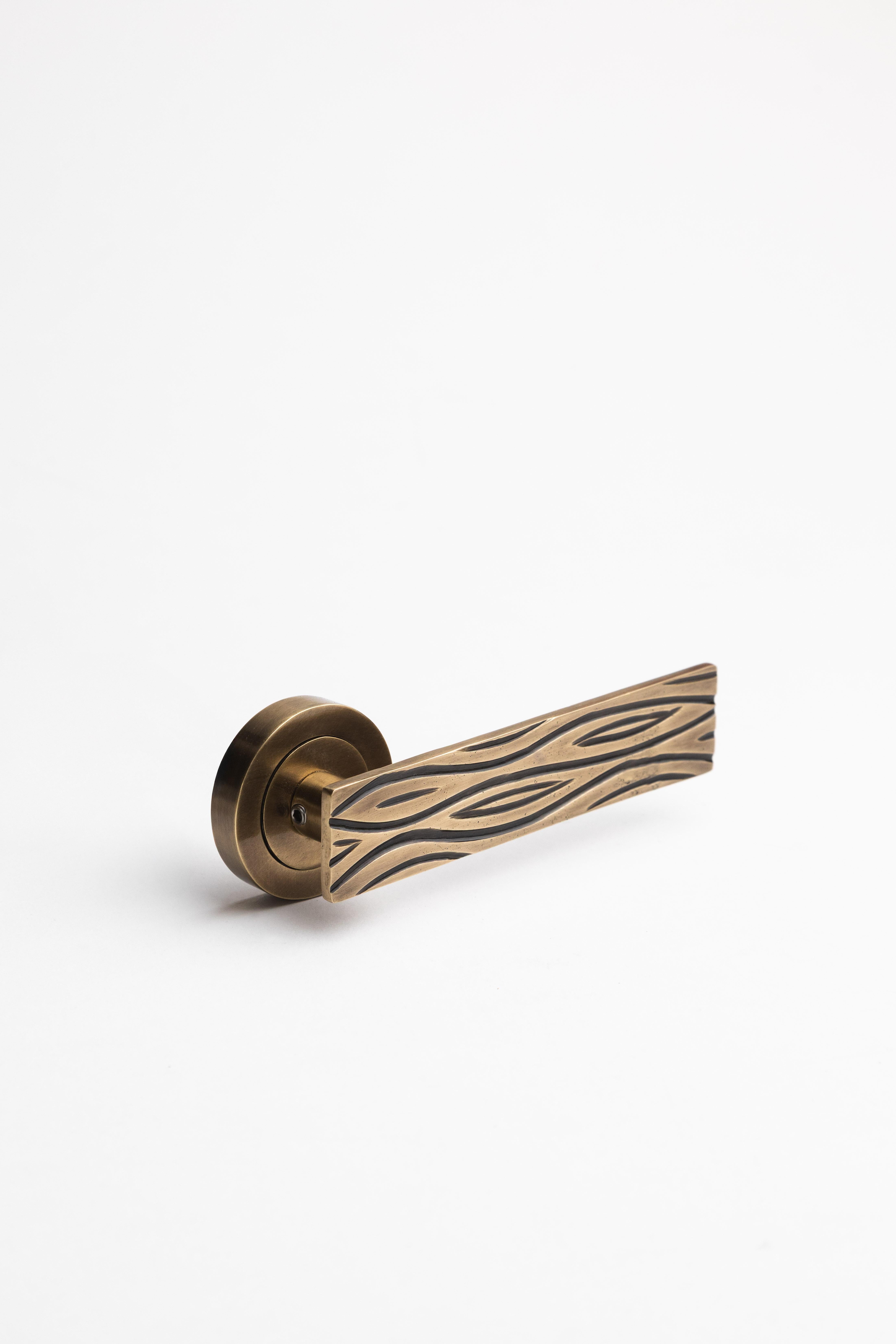 Solid brass lever handle with asymmetrical engravings For Sale 2