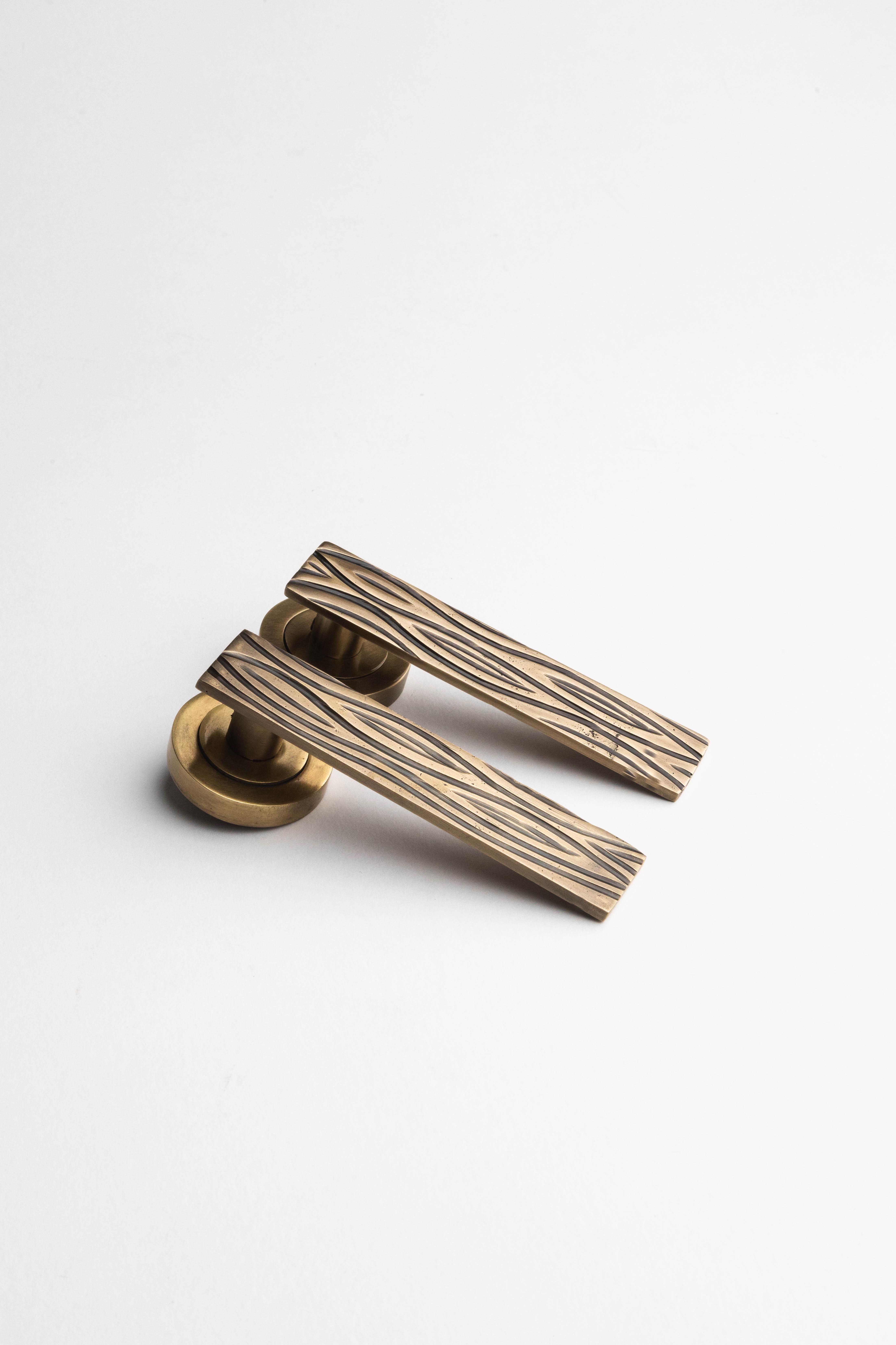 Solid brass lever handle with asymmetrical engravings For Sale 4