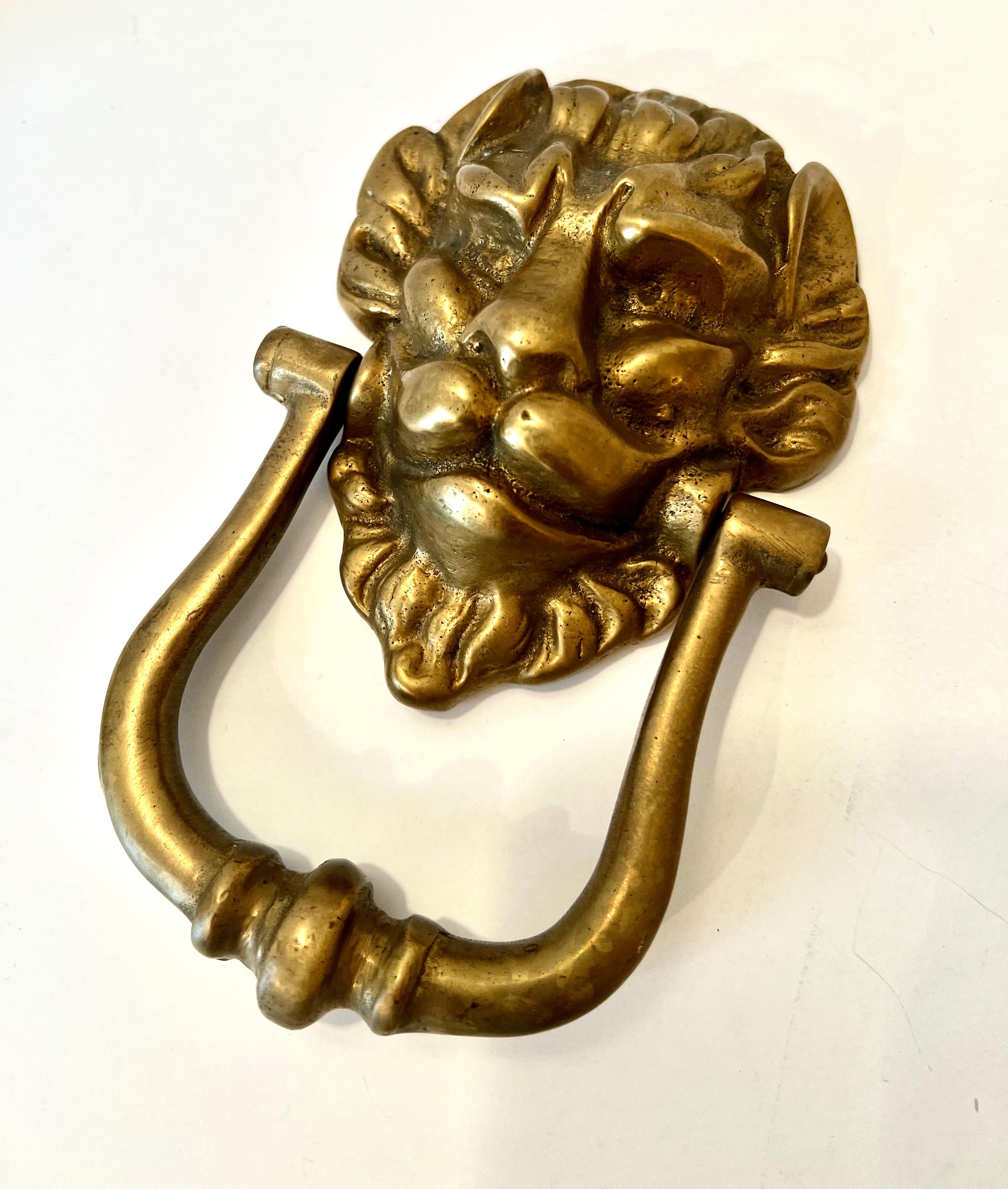 Solid Brass, Georgian Style, Cast door knocker Lion. - a compliment to any door, exterior or interior. A beautifully cast piece of solid brass with a lovely patination that will only get better with time. Regal and firm, the lion 

We prefer not