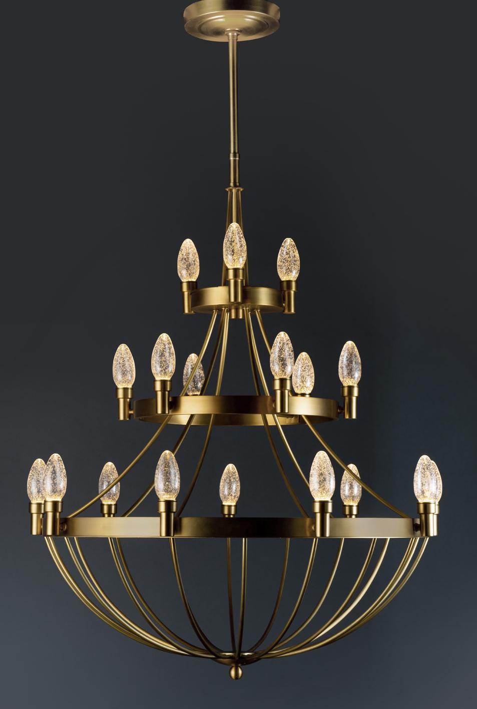 Il lampadario per esterni Lyceum di Elisterno in ottone massiccio - porta un nuovo livello di lusso negli spazi esterni.  Elisterno Outdoors è specializzata in illuminazione per esterni con am designs e costruzioni ispirati a stili classici ma