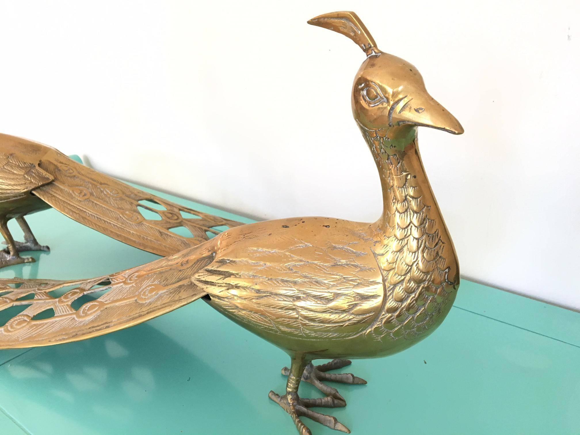 Hollywood Regency Statues de paons mâle et femelle en laiton massif