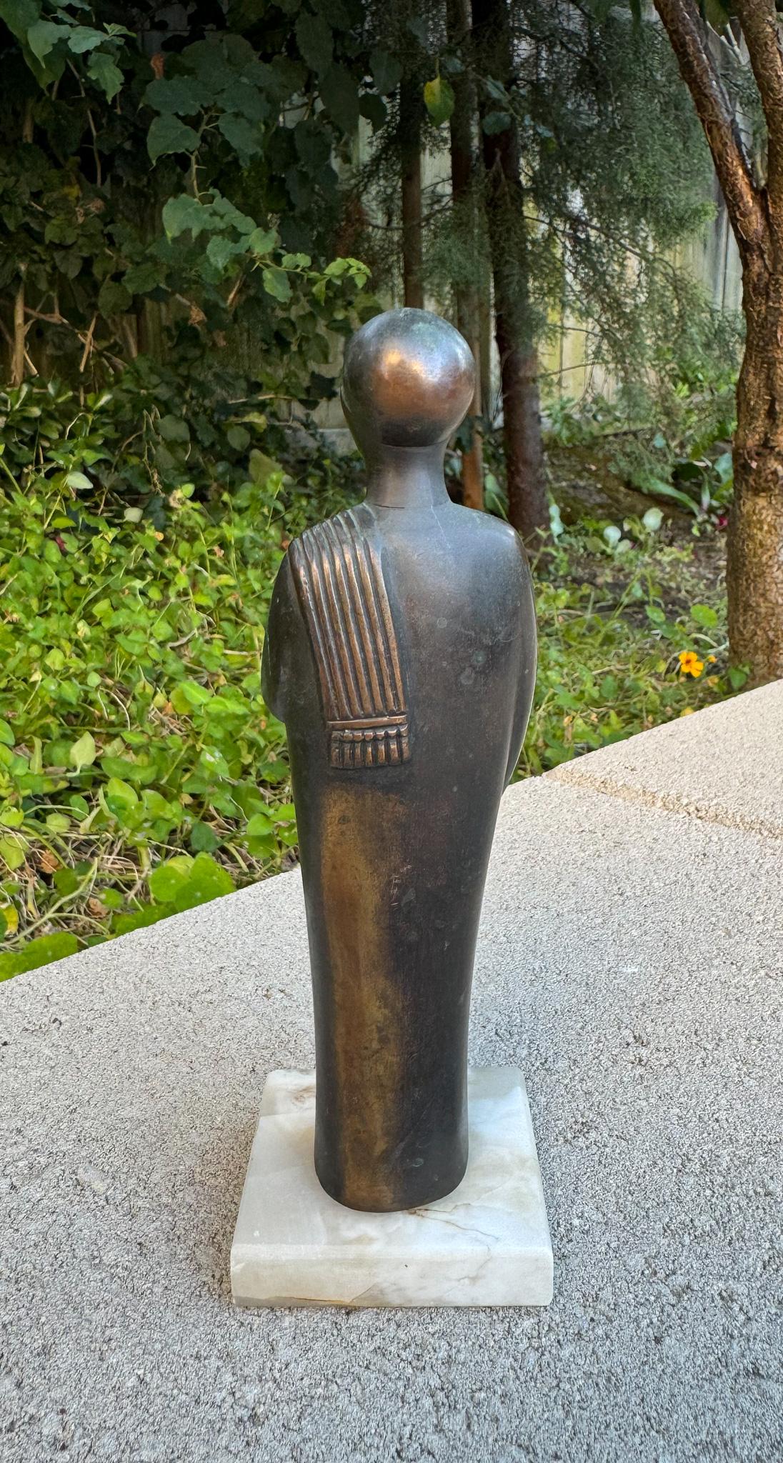 Scultura figurativa in ottone massiccio e marmo, inizio XX secolo in vendita 3
