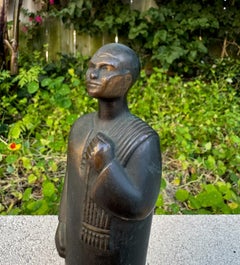 Scultura figurativa in ottone massiccio e marmo, inizio XX secolo