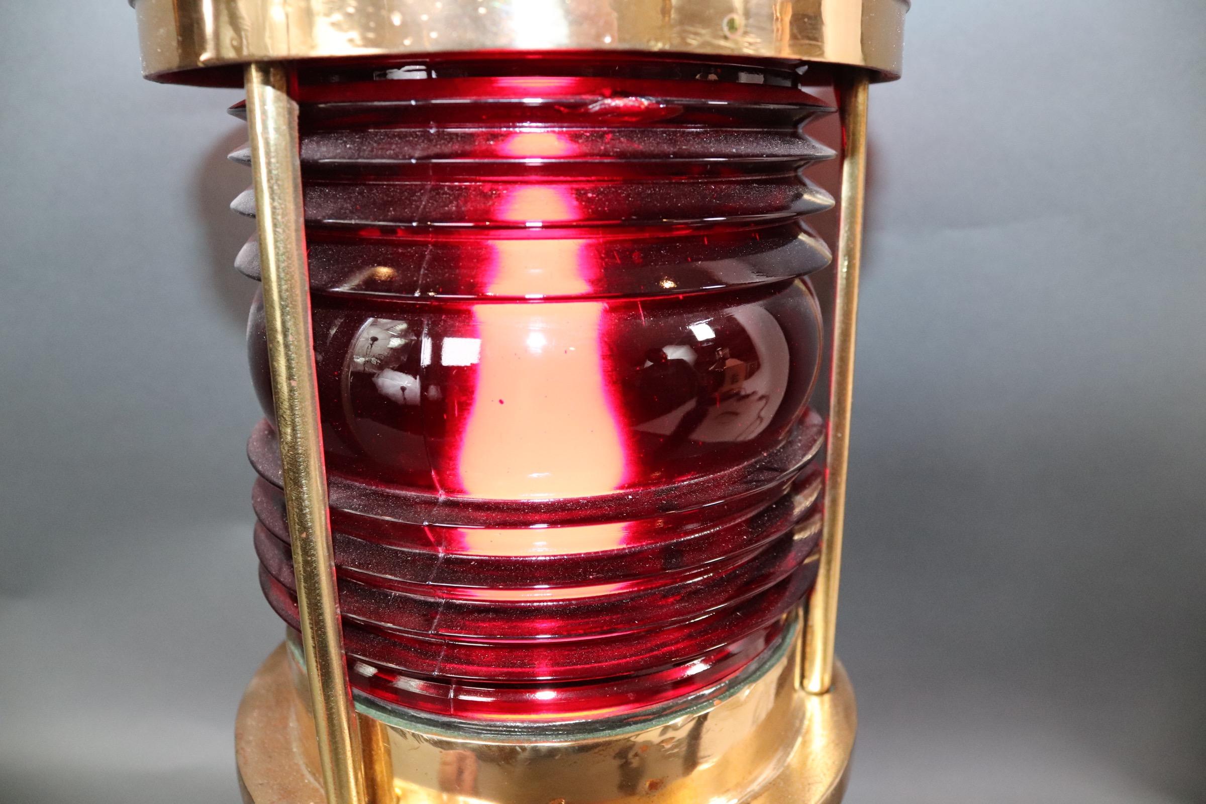 Lampe à perles de marine en laiton massif en vente 1