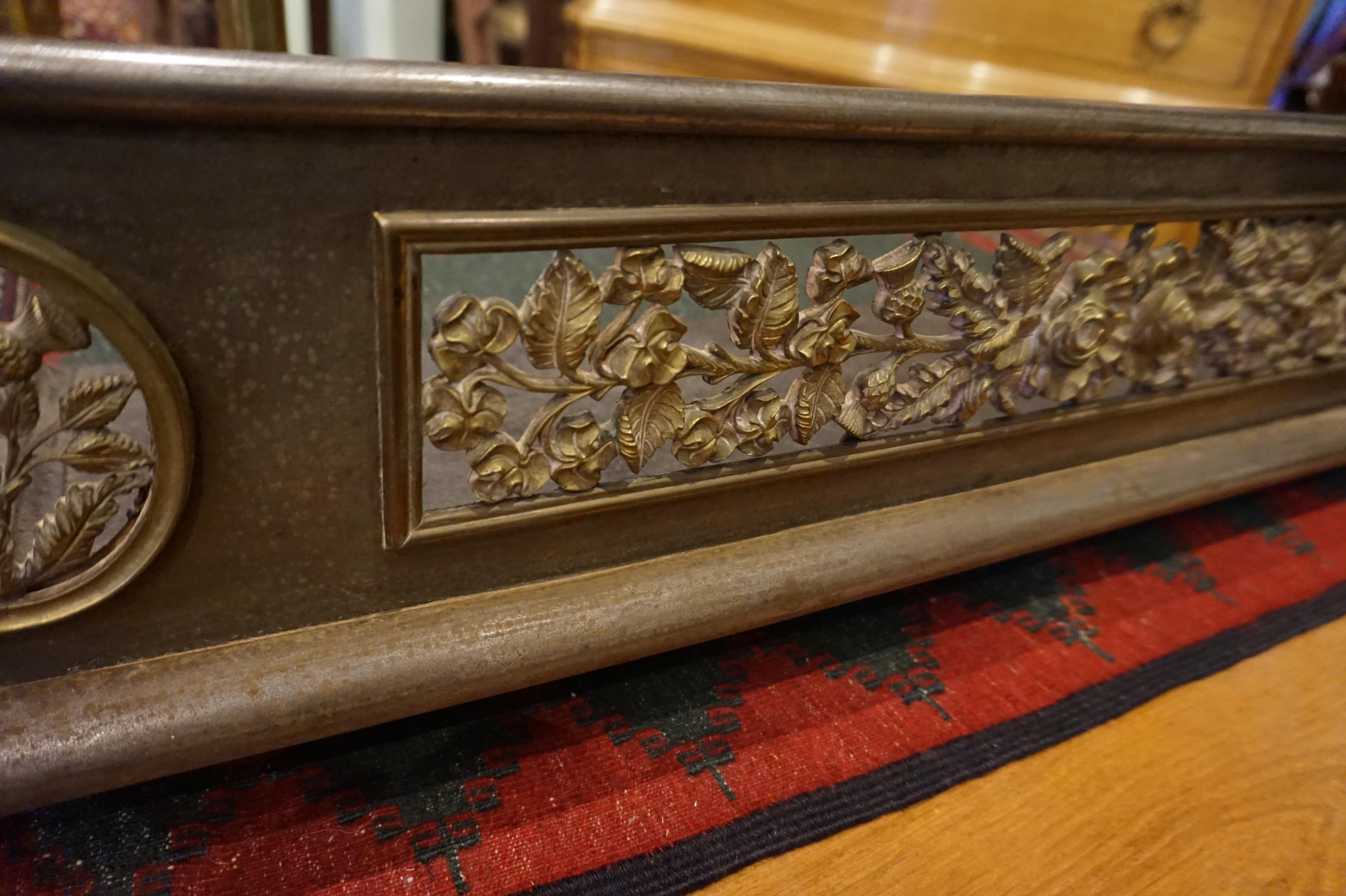 Solid Brass & Metal Victorian Fireplace Fender Surround with Floral Encasements In Good Condition For Sale In Vancouver, British Columbia