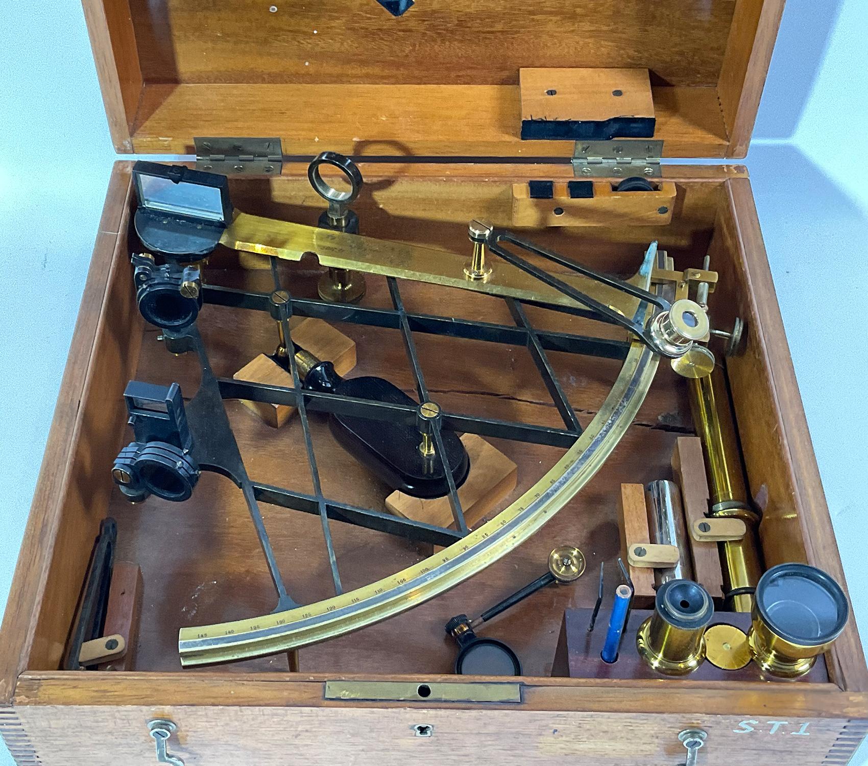 Solid Brass Navigator's Quintant Sextant In Good Condition In Norwell, MA