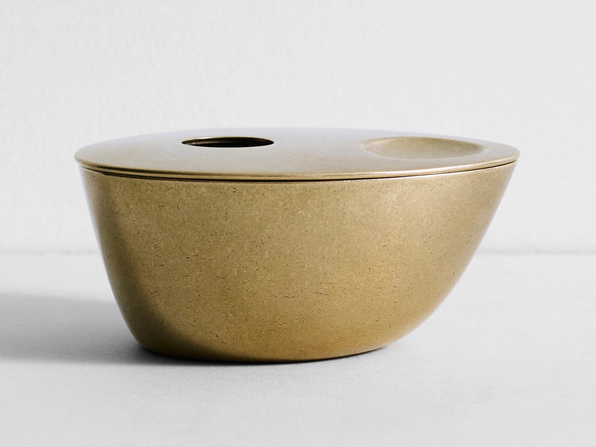 Solid brass oil burner by Henry Wilson

An object of substance and beauty, a unique, refined alternative to traditional burners. Designed for Aesop by Studio Henry Wilson and crafted from solid brass.

Dispense five to ten drops of your favoured