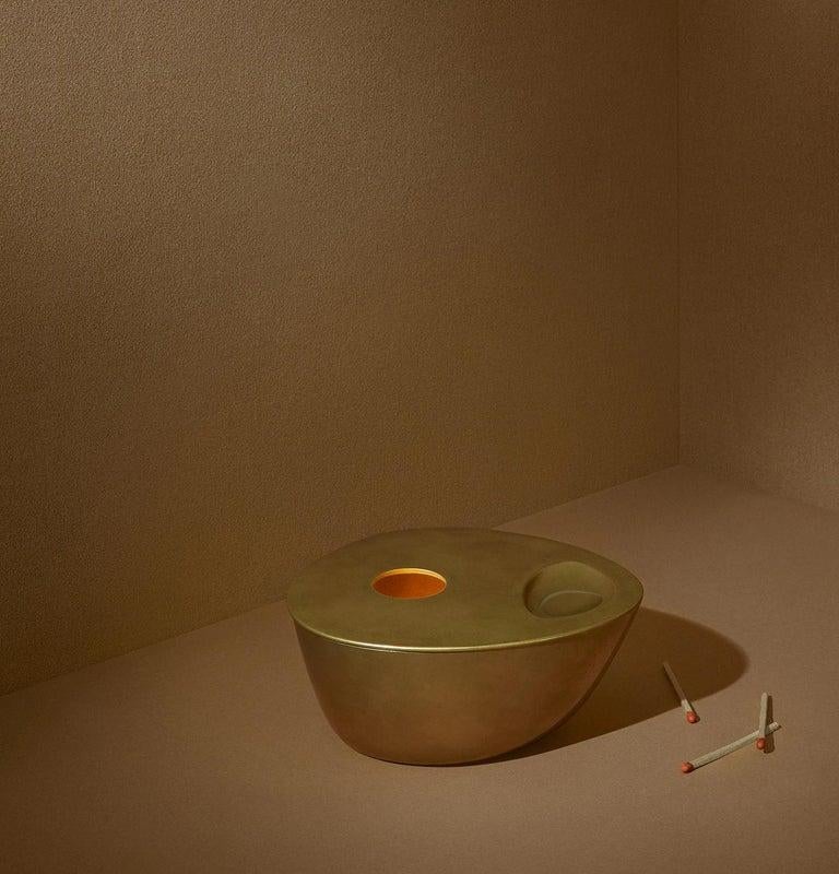 Solid brass oil burner by Henry Wilson.

An object of substance and beauty, a unique, refined alternative to traditional burners. Designed for Aesop by Studio Henry Wilson and crafted from solid brass.

Dispense five to ten drops of your favored