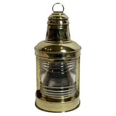 Farol de latón macizo Perko Bow