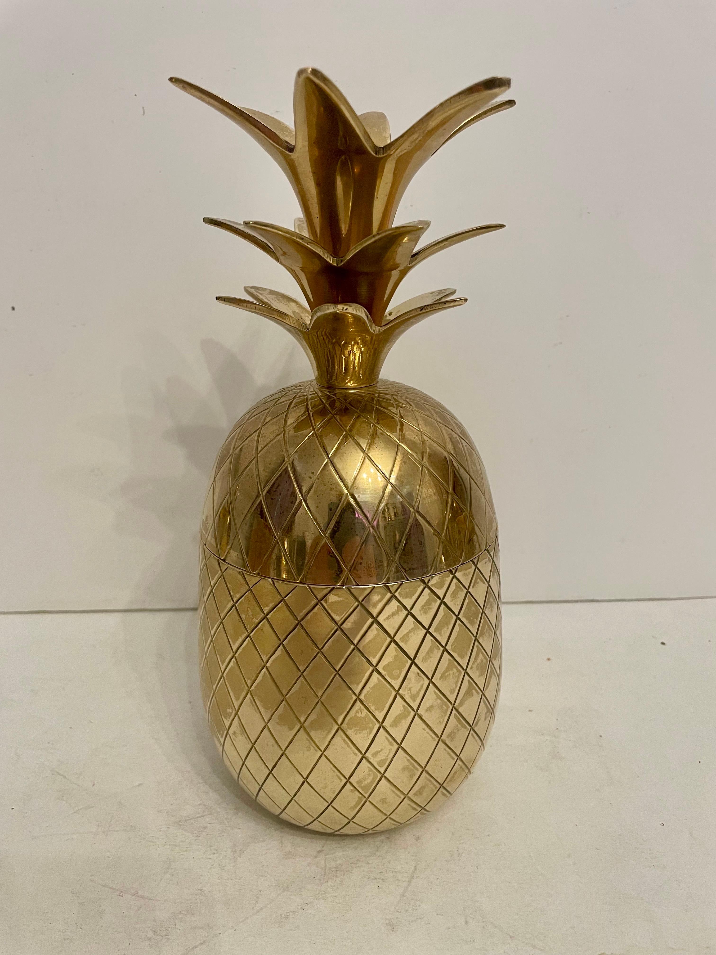 Récipient couvert à ananas en laiton massif en vente 1