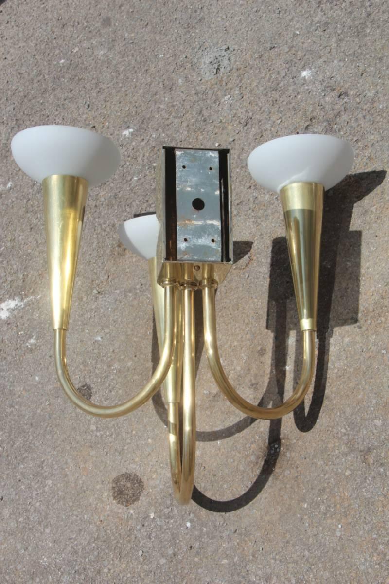 Solid Brass Sconce 1950 Italian Mid-century Modern Glass white Satin  In Excellent Condition For Sale In Palermo, Sicily