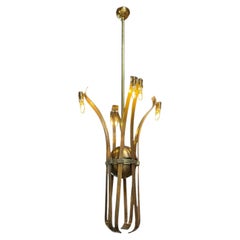 Lampadario scultoreo in ottone massiccio nello stile di Guglielmo Ulrich, anni '70