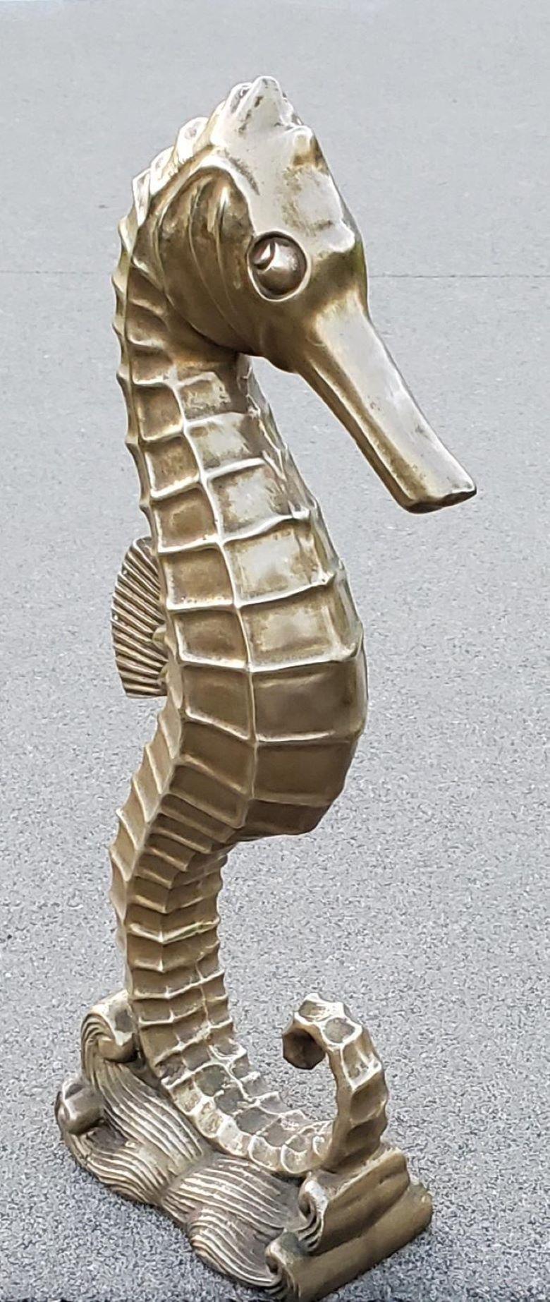 Sculpture d'hippocampe en laiton massif Hollywood Regency/moderne du milieu du siècle dernier Bon état - En vente à Monrovia, CA