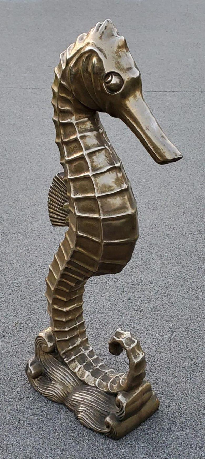 Laiton Sculpture d'hippocampe en laiton massif Hollywood Regency/moderne du milieu du siècle dernier en vente