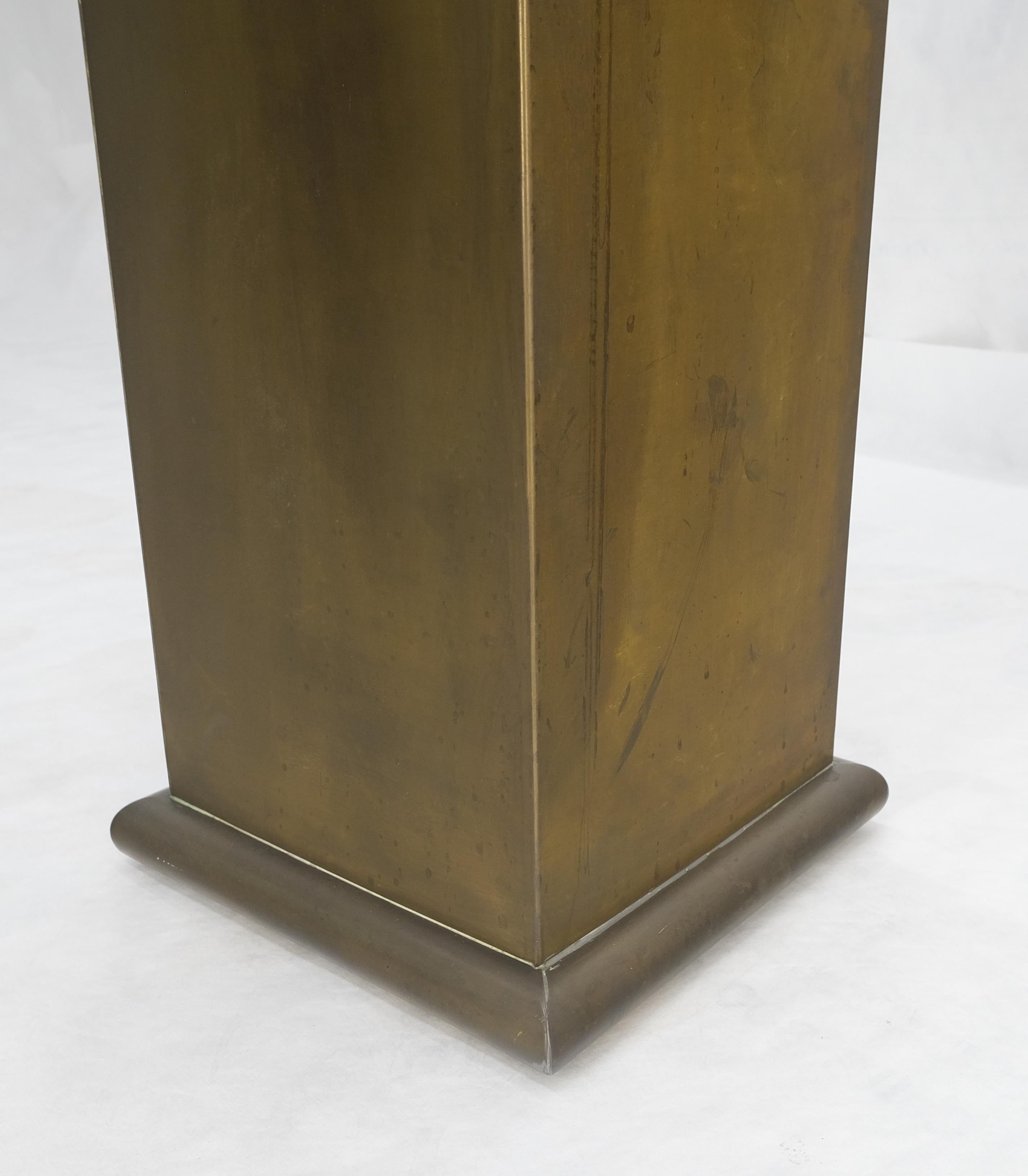 Américain Socle carré forgé en laiton massif en tôle, Mid Century Modern Machine Age en vente