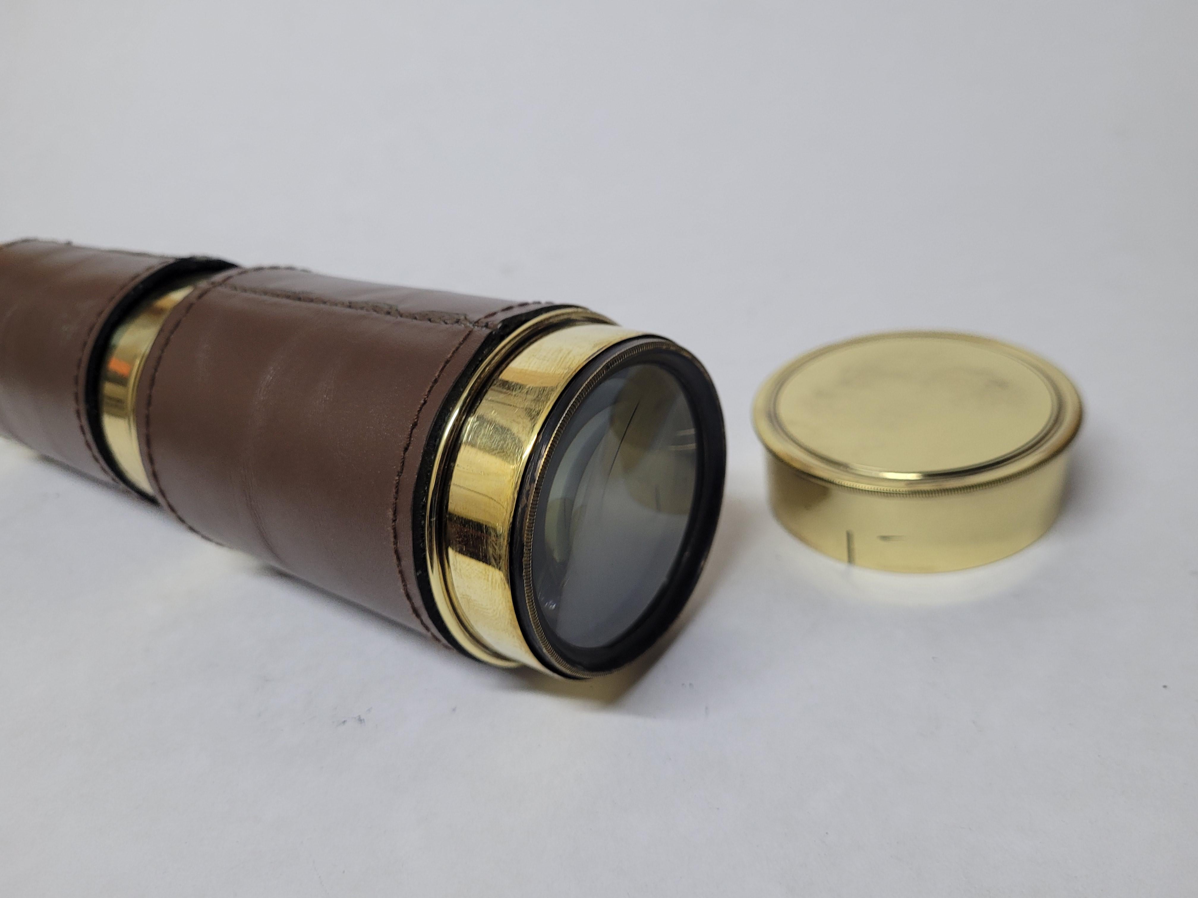 Laiton Télescope de capitaine de navire en laiton massif en vente