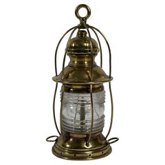Linterna de latón macizo con ancla de barco y lente de Fresnel