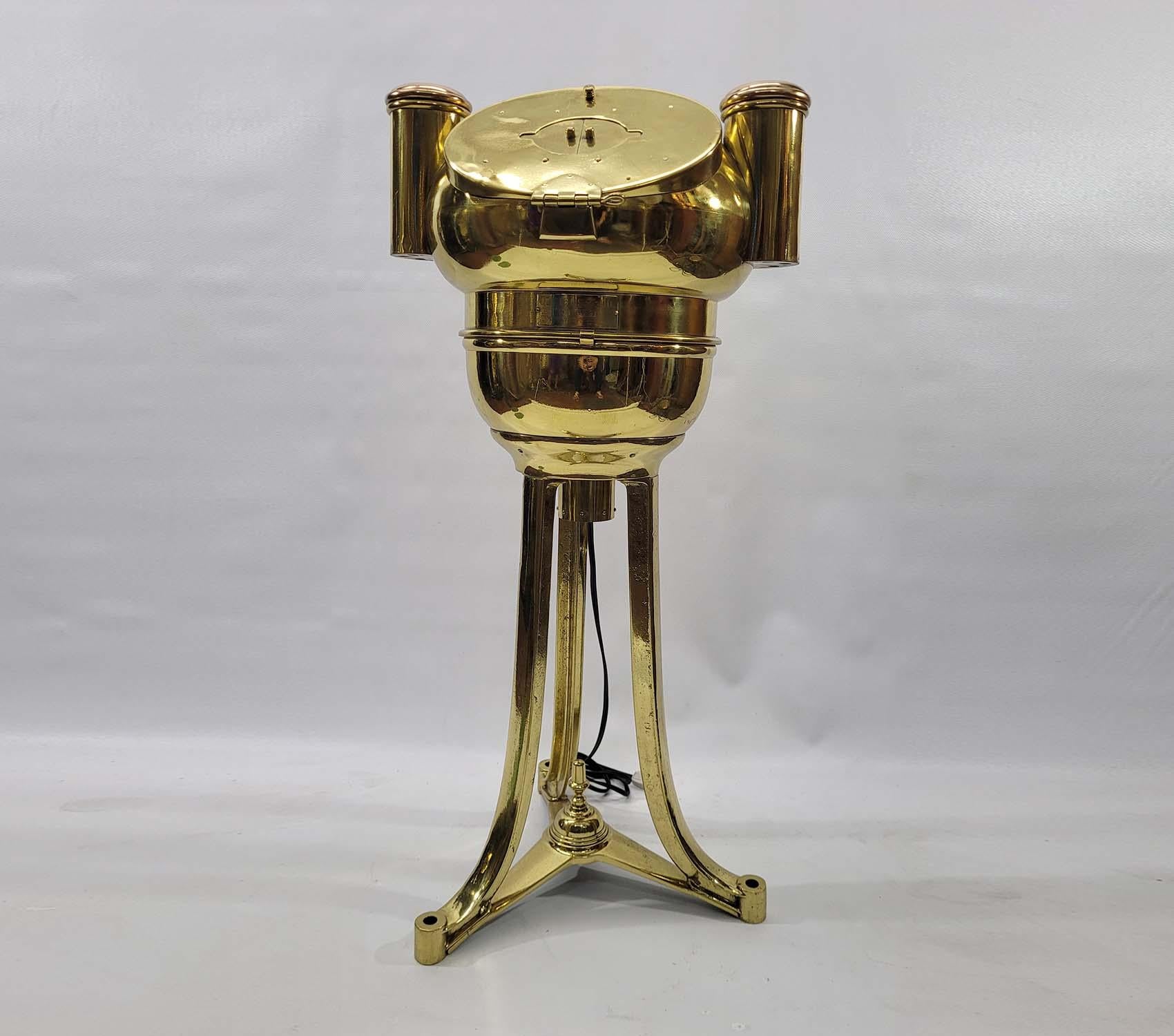 Nord-américain Support de binnacle de navire en laiton massif en vente