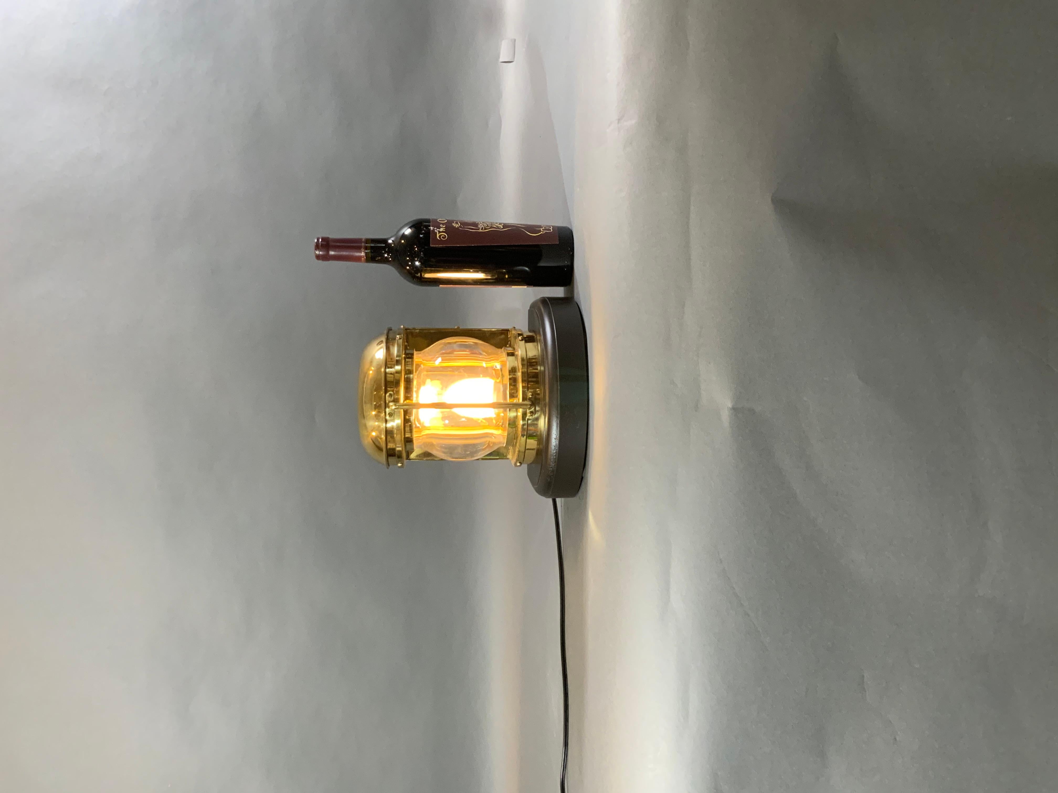 Schiffsschleifenlaterne aus massivem Messing mit seltenem Design im Zustand „Gut“ im Angebot in Norwell, MA