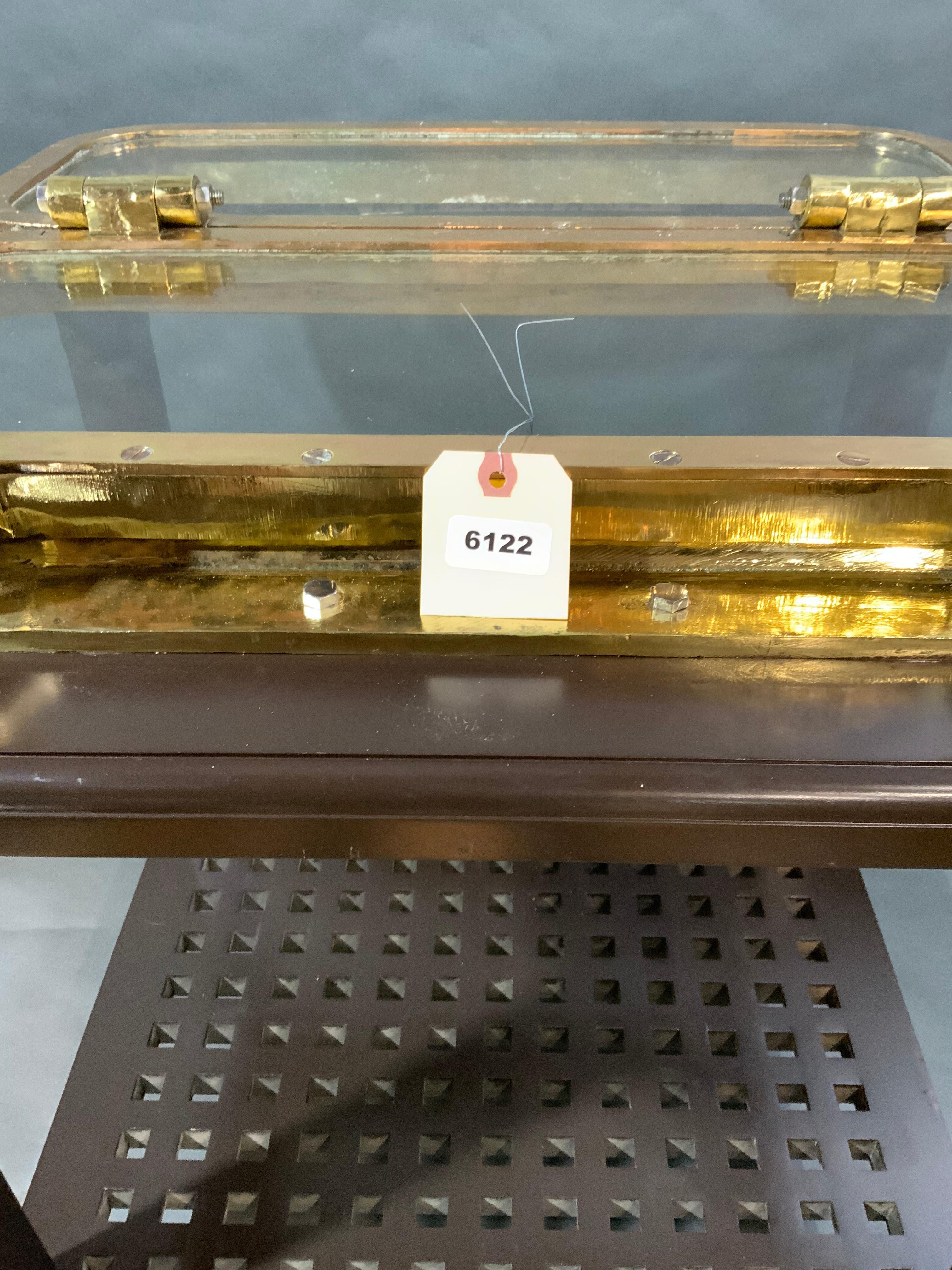 Table de hublot de navire en laiton massif Excellent état - En vente à Norwell, MA