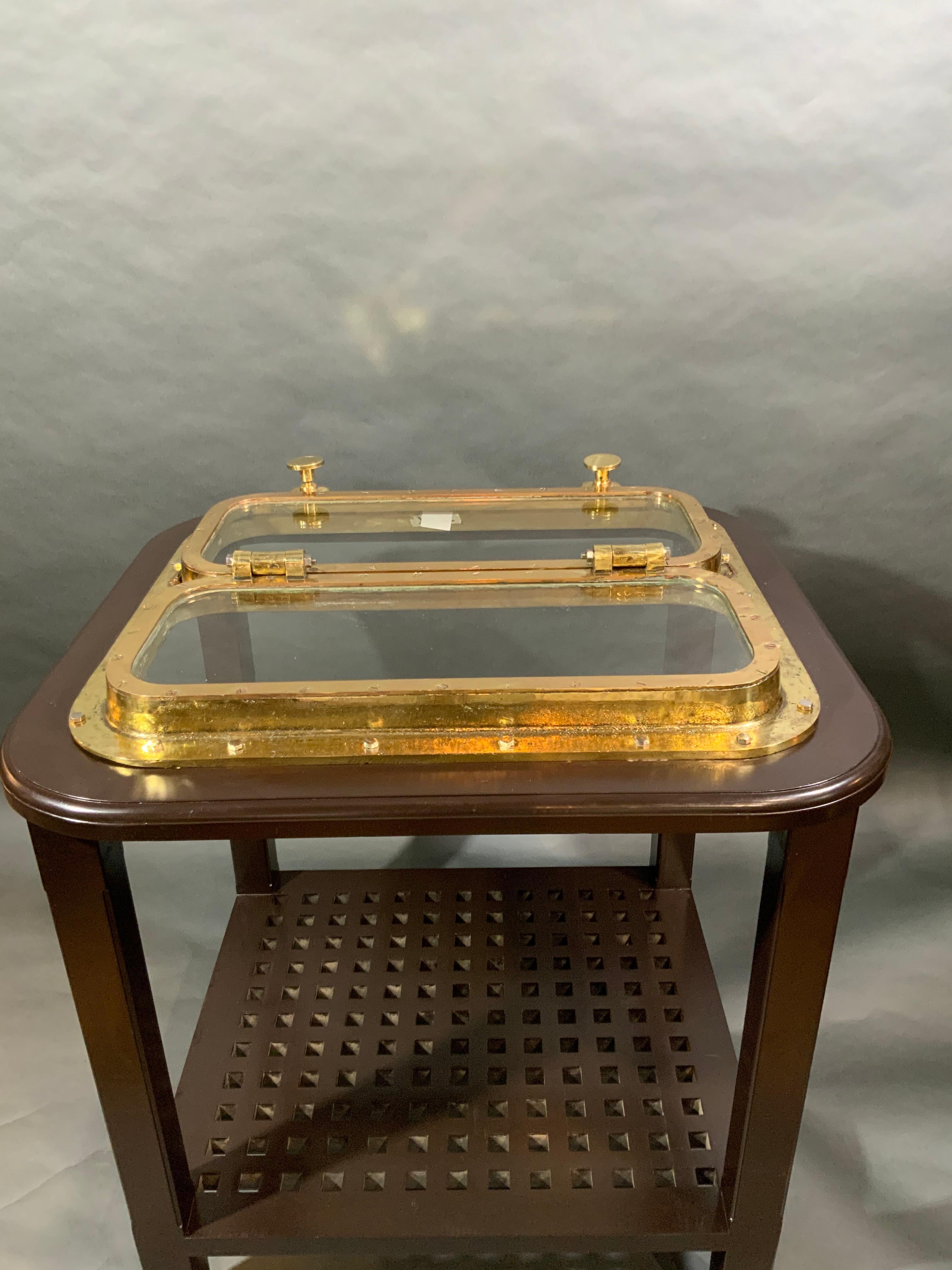 Table de hublot de navire en laiton massif en vente 2