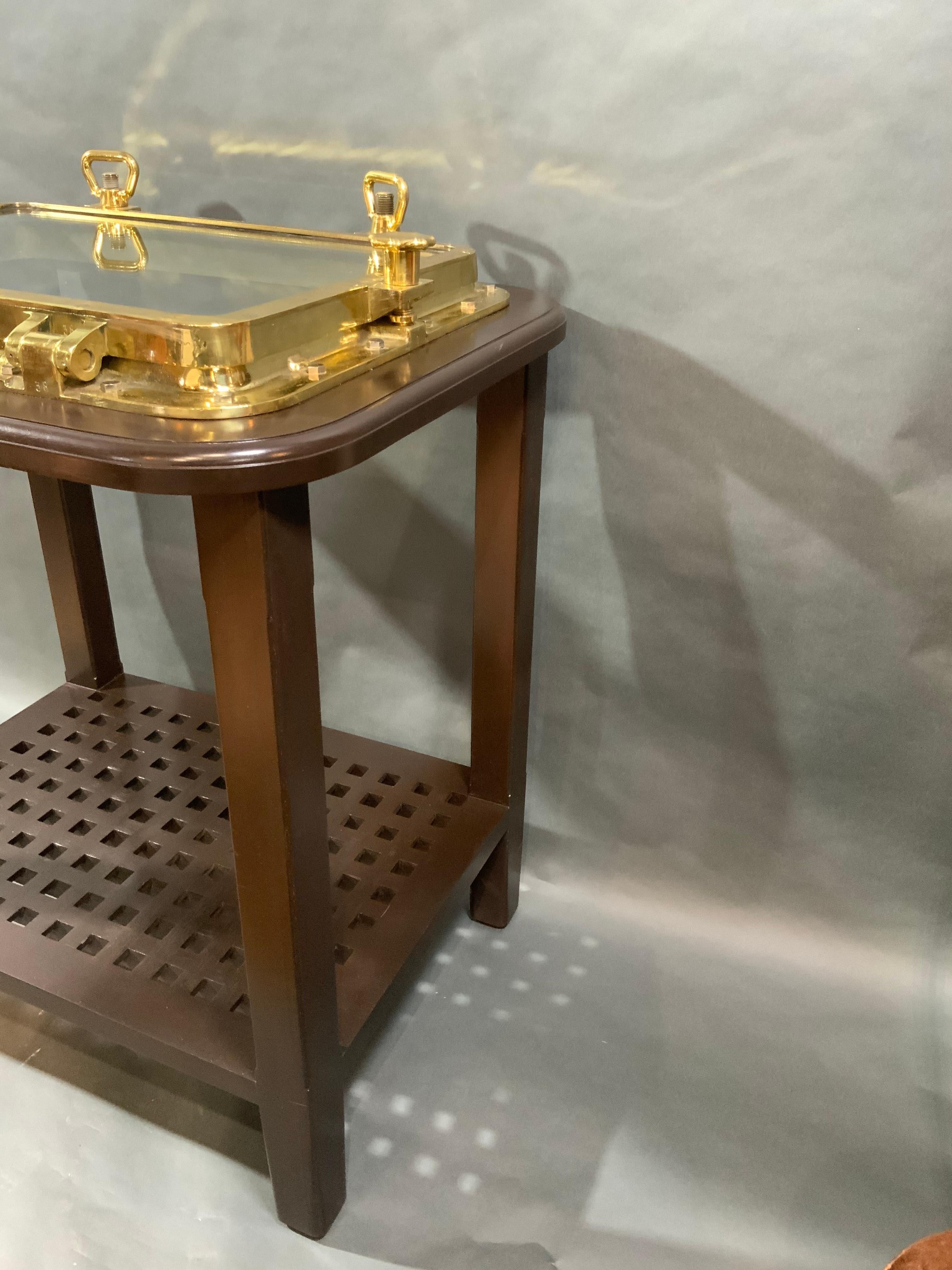 Milieu du XXe siècle Table de hublot de navire en laiton massif, très grande en vente
