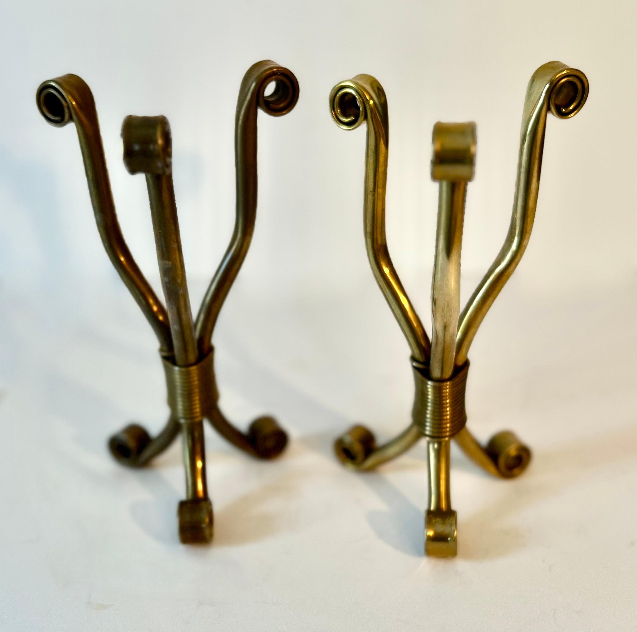 Supporti o portaoggetti in ottone massiccio con cordoncino d'ottone avvolto in vendita 1