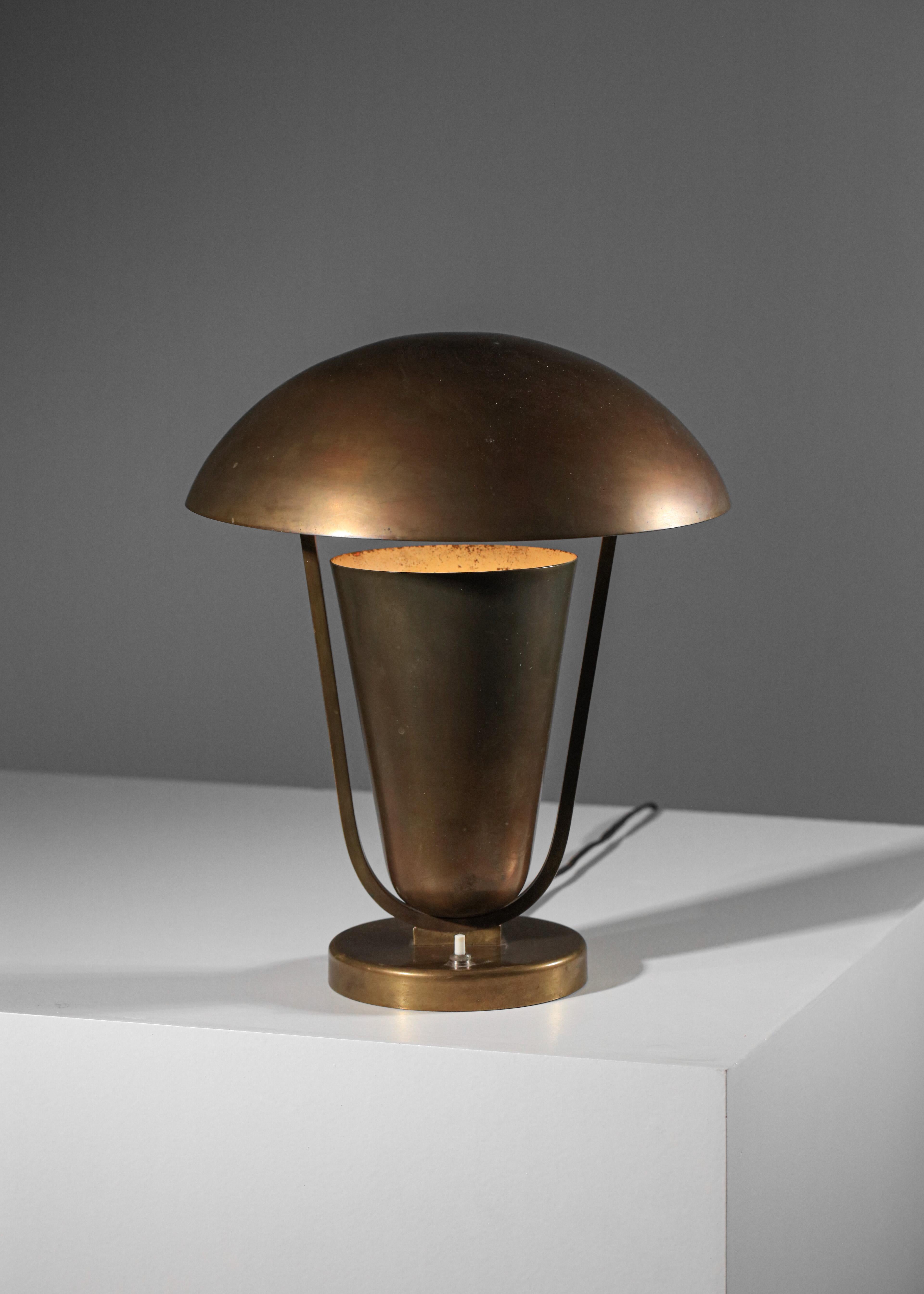 Table ou bureau en laiton massif  Lampe Art déco style Perzel moderniste français des années 30 en vente 4