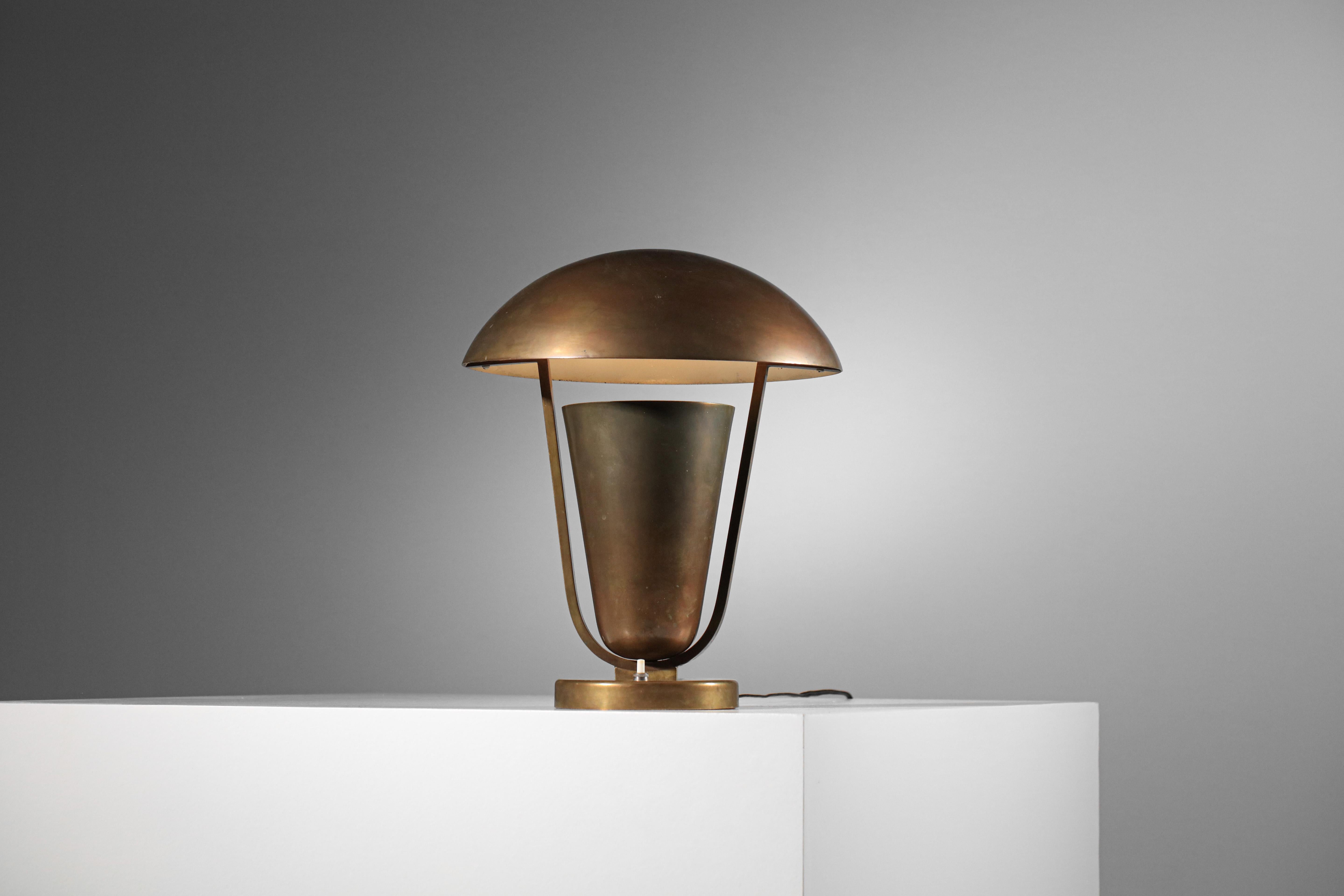 Table ou bureau en laiton massif  Lampe Art déco style Perzel moderniste français des années 30 en vente 7