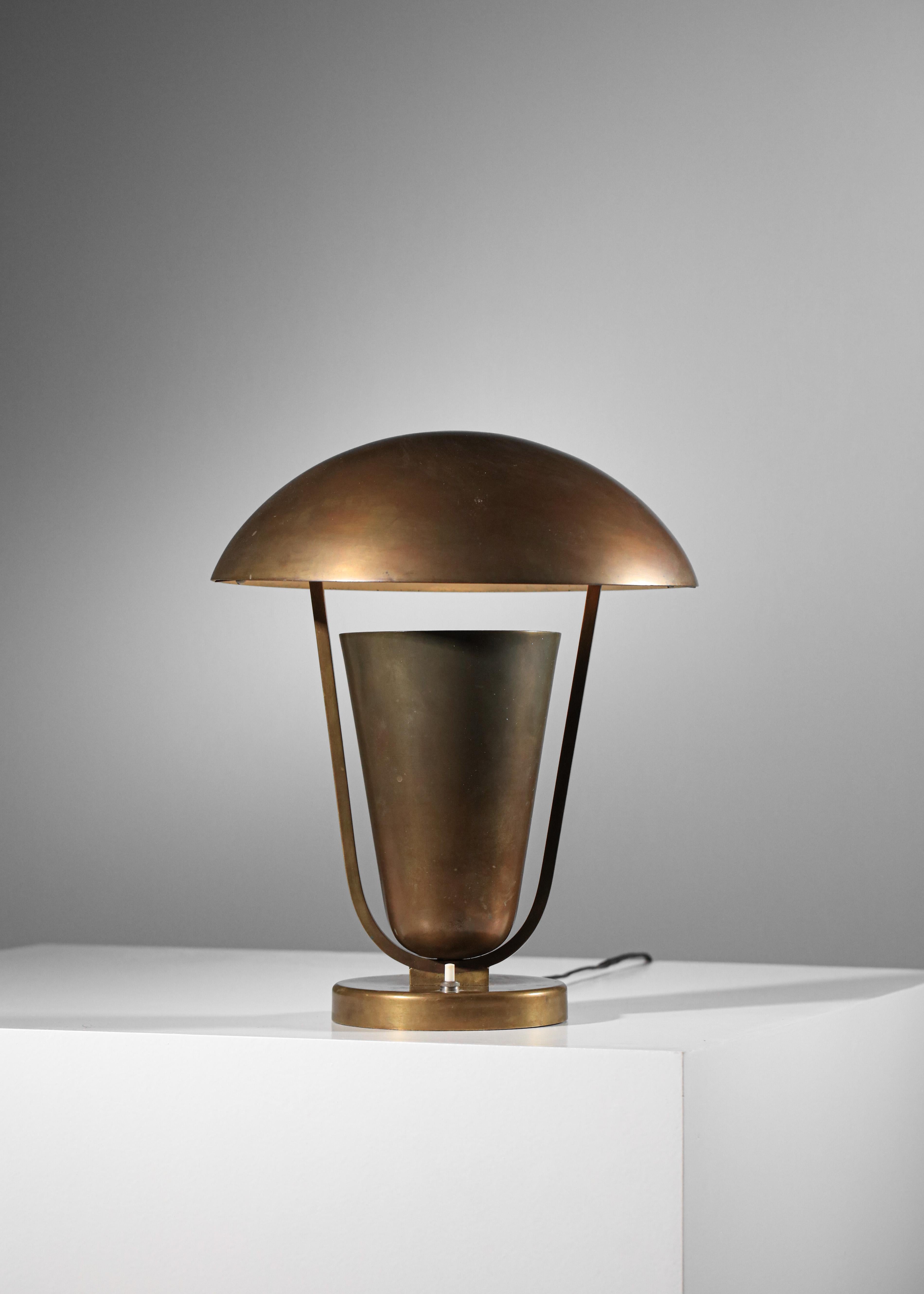 Table ou bureau en laiton massif  Lampe Art déco style Perzel moderniste français des années 30 en vente 8