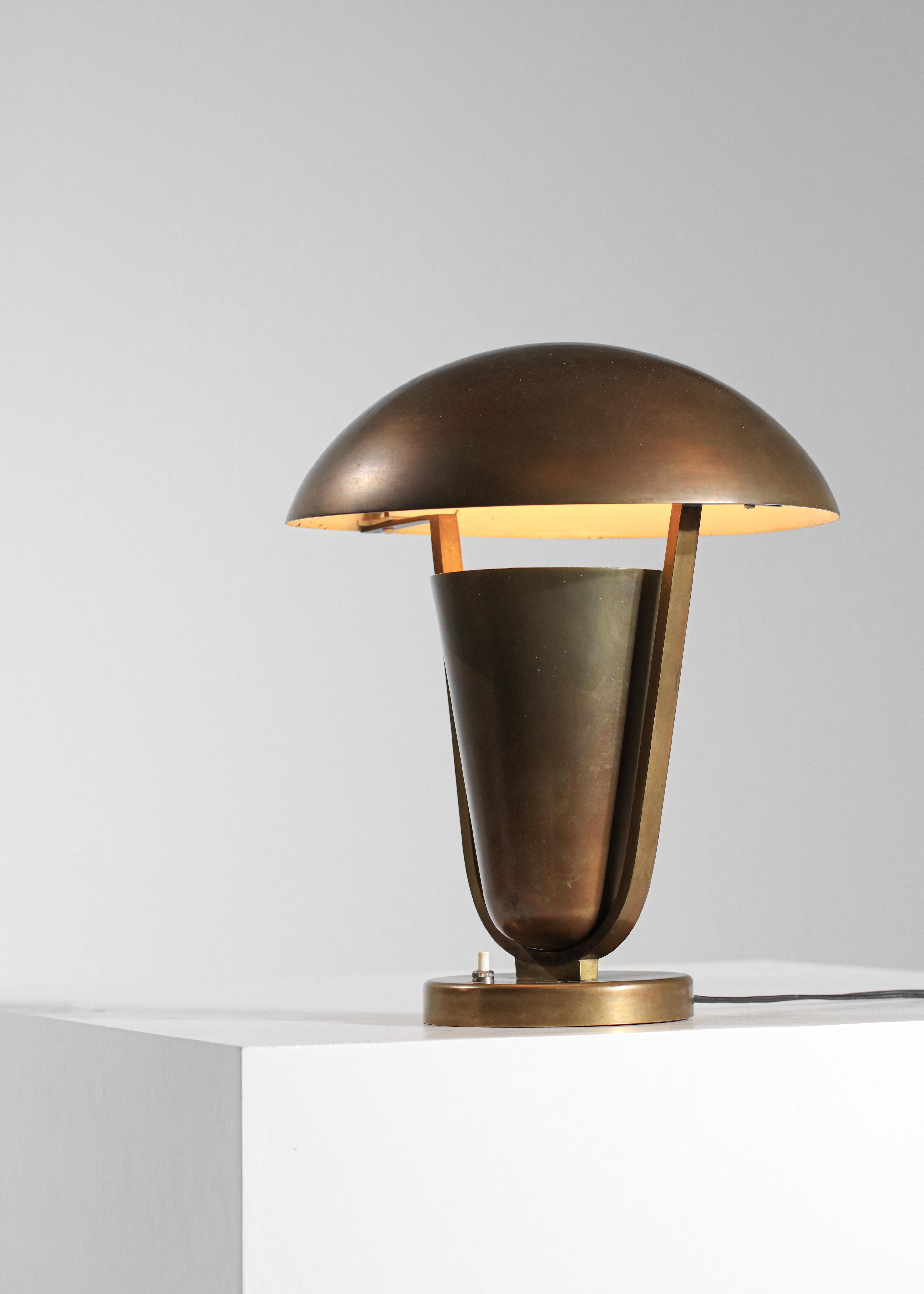 Milieu du XXe siècle Table ou bureau en laiton massif  Lampe Art déco style Perzel moderniste français des années 30 en vente