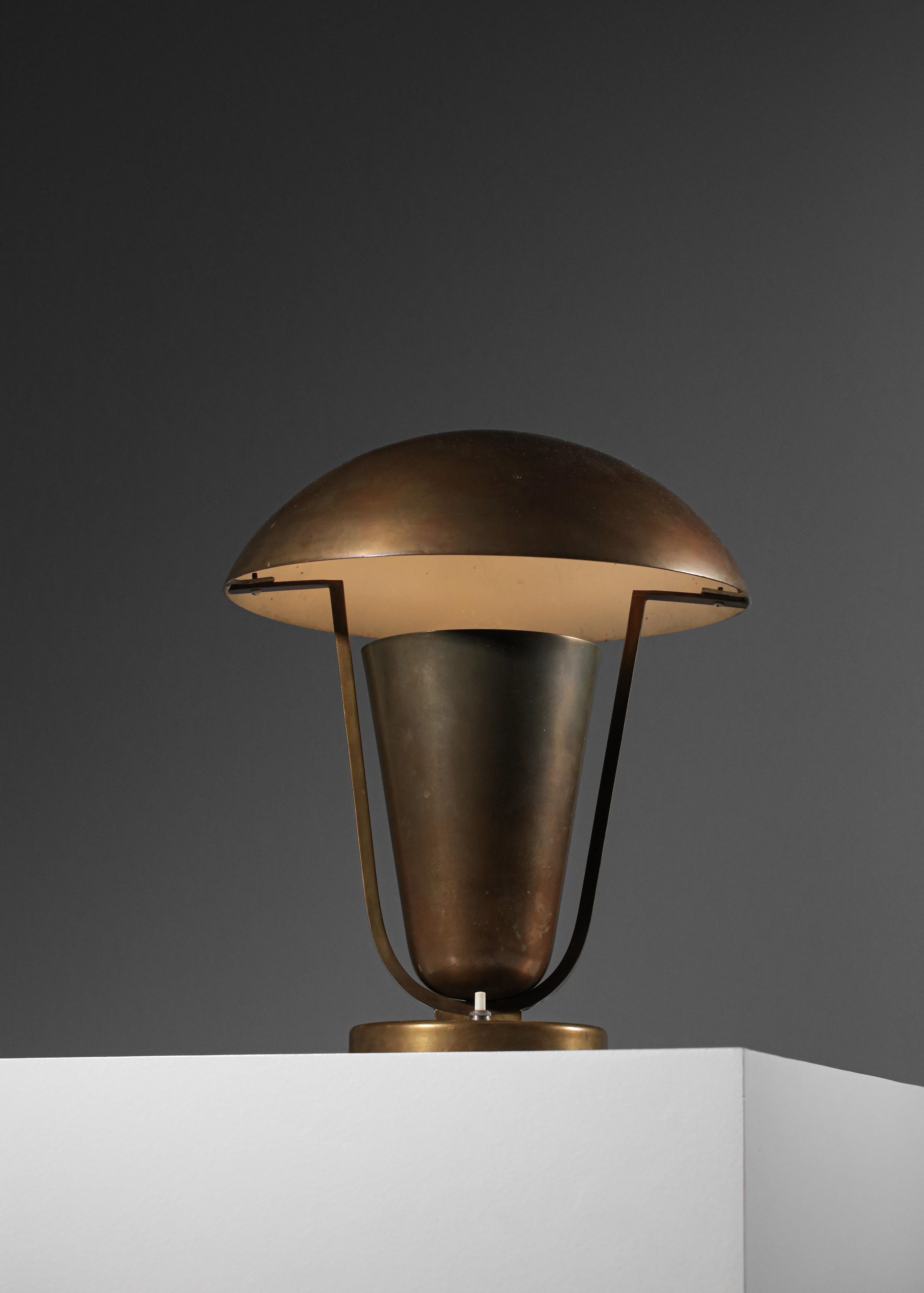 Tisch oder Schreibtisch aus massivem Messing  Lampe Art Deco 30er Jahre Perzel Stil Französisch Modernist im Angebot 4